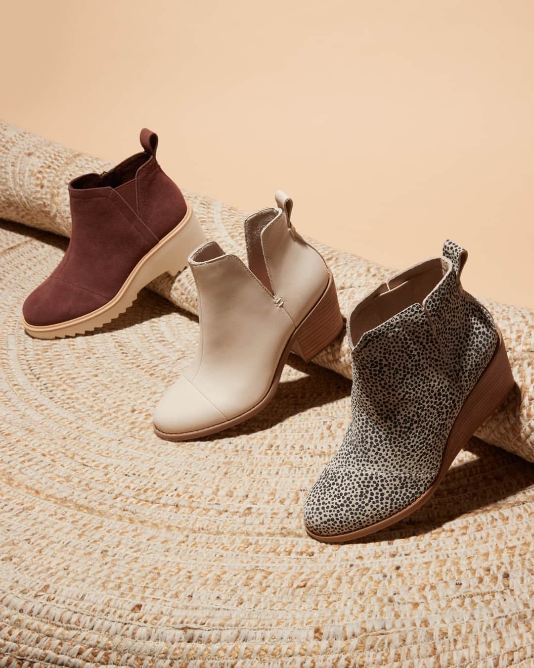 トムズシューズのインスタグラム：「Girl Math: 1 pair of TOMS boots = Endless style + Comfort + Wear Good. Now you're ready to step into cooler weather this season 🍂👢  #WearGood」