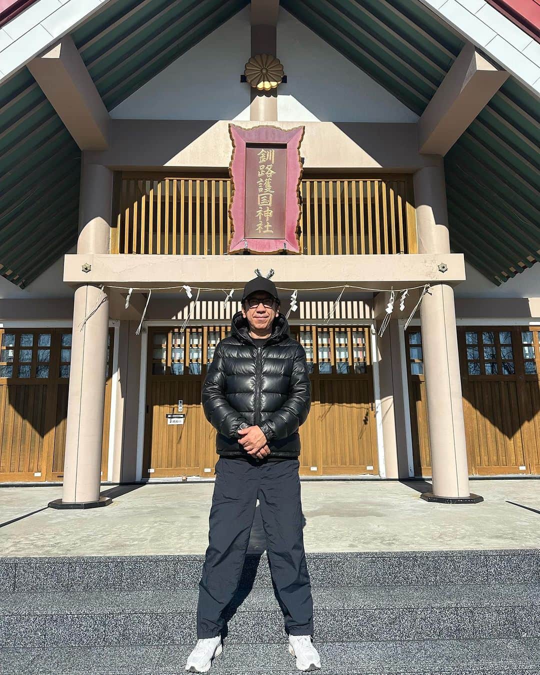 布袋寅泰さんのインスタグラム写真 - (布袋寅泰Instagram)「ホテ散歩@釧路。厳島神社から釧路市博物館を見て春採湖を歩く。晴れ渡る空。美味しい風。今夜のライブに向けて身も心も準備万端。釧路のみんな、楽しもう！  11/12(日)開催の「GUITARHYTHM Ⅶ TOUR」#北海道 #釧路 公演(#コーチャンフォー釧路文化ホール 開場16:15/開演17:00)にて若干数ではございますが #当日券 を15:30より会場の当日券売場にて販売致します。  当日券料金: 全席指定10,500円(税込) ※3歳未満入場不可(3歳以上有料)  #布袋寅泰 #ホテ散歩　#釧路 #厳島神社 #釧路市博物館 #春採湖　#コーチャンフォー」11月12日 12時32分 - hotei_official