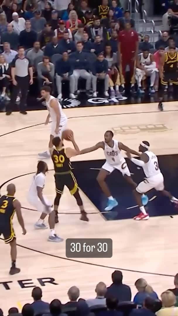 NBAのインスタグラム：「Steph Curry off the dribble for 30 on the night on @nbatv!」