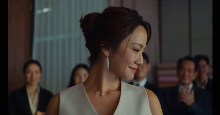 本田麻里絵のインスタグラム：「The standard chartered bank  エレガントなCMになりました✨♡」