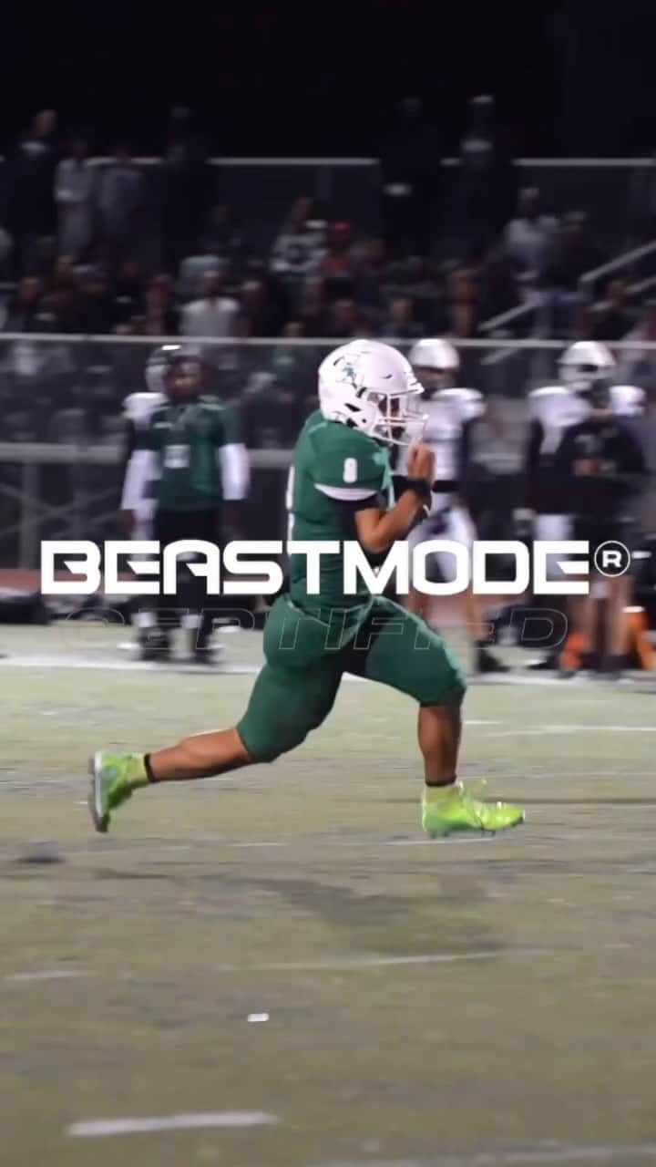 マーショーン・リンチのインスタグラム：「Now THIS is what it’s all about. BeastMode to the last whistle. Let’s get it! #BeastmodeCertified  🎥: @tscsports」