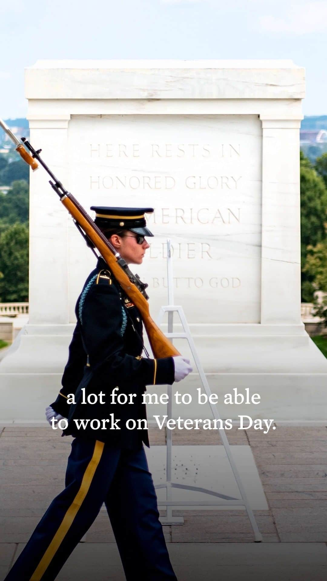 The White Houseのインスタグラム：「Army Pfc. Jessica Kwiatkowski – the first woman infantry soldier to earn the Guard, Tomb of the Unknown Soldier Identification Badge – explains what it means to serve on Veterans Day, to honor unidentified service members, the veterans in her family, and veterans across the nation.」