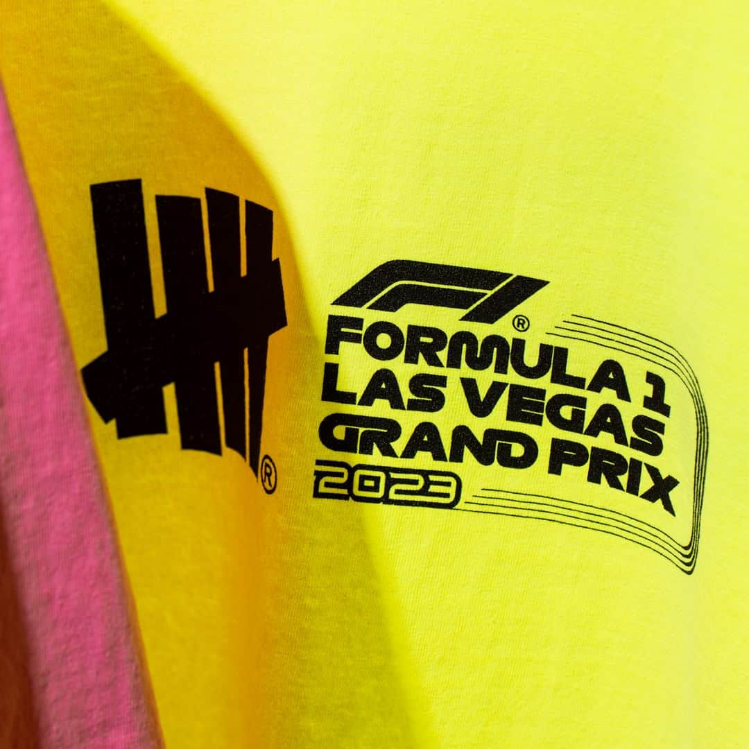 UNDFTDさんのインスタグラム写真 - (UNDFTDInstagram)「Undefeated x Formula 1 Las Vegas Grand Prix  The UNDEFEATED x F1 LVGP Lockup Short-Sleeve Tee and Logo Short-sleeve Tee are both 100% cotton tubular knit with soft-hand screen printed UNDEFEATED x F1 logo lockups on the front and back. The Lockup Short-Sleeve Tee is available in Black, Red and White, and the Logo Short-Sleeve Tee is available in Neon Green, Neon Pink and Neon Yellow.  Available Monday, 11/13 at 11am at all UNDEFEATED Chapter Stores and 8am PST at Undefeated.com」11月12日 8時00分 - undefeatedinc