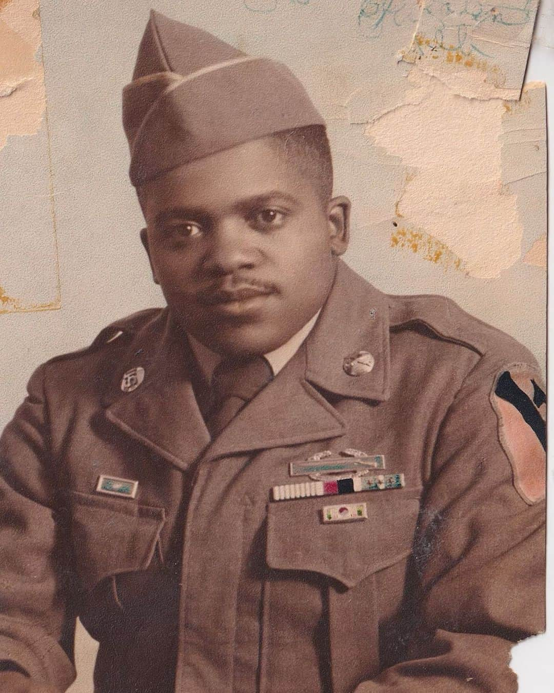 ヴィクター・ウッテンのインスタグラム：「For our father Elijah P. Wooten on this Veterans Day.」