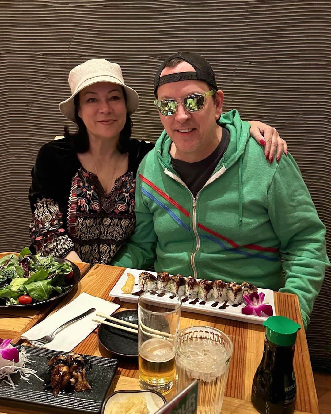ジェニファー・ティリーのインスタグラム：「Sushi time! 🍣🍱」