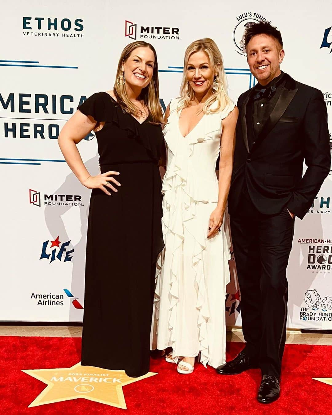 ジェニー・ガースさんのインスタグラム写真 - (ジェニー・ガースInstagram)「American Humane Hero Dog Awards the BEST Awards show I’ve ever been to… paws down🐾  Thank you @americanhumane @herodogawards 🩷」11月12日 8時30分 - jenniegarth