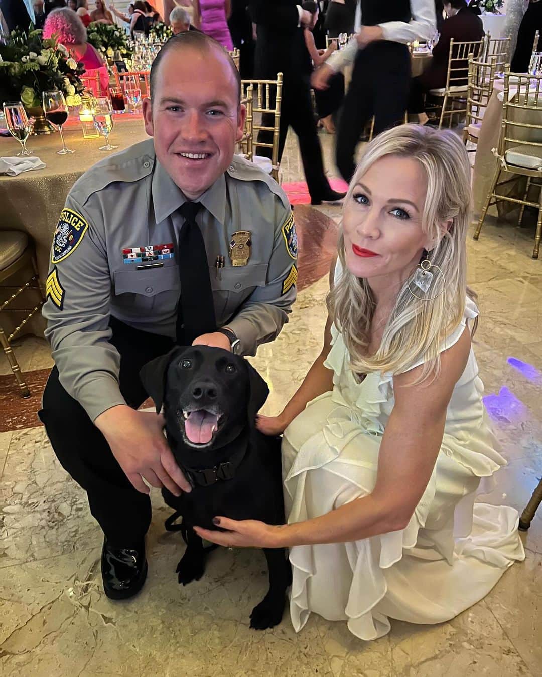 ジェニー・ガースのインスタグラム：「American Humane Hero Dog Awards the BEST Awards show I’ve ever been to… paws down🐾  Thank you @americanhumane @herodogawards 🩷」