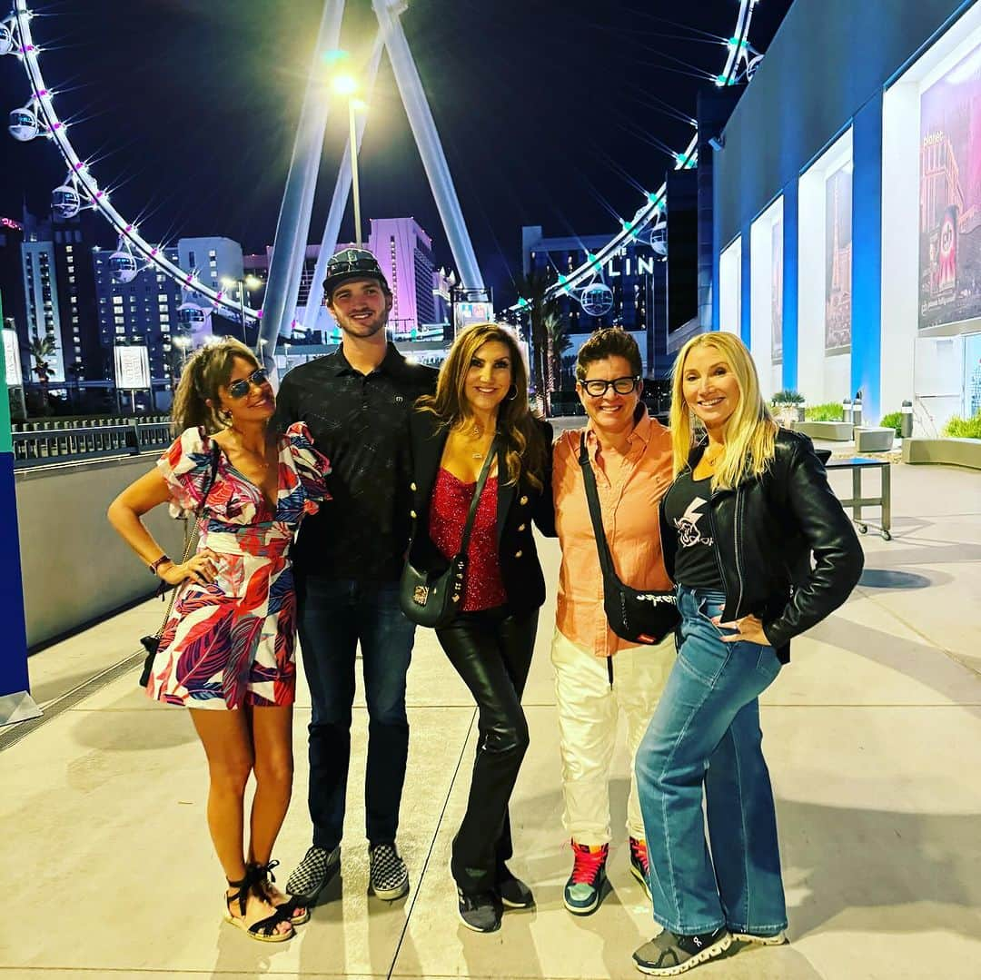 ヘザー・マクドナルドのインスタグラム：「Swipe RT! Just some of the pics from the #bravocon #juicycon #weekend @teresagiudice @louiearuelas @mrjuliegoldman @thebrandyhoward @goldstein.shannon @marlohampton @therealmargaretjosephs #bravotv #venetian @venetianvegas #comedy #realitytv #wwhl @bravoandy」