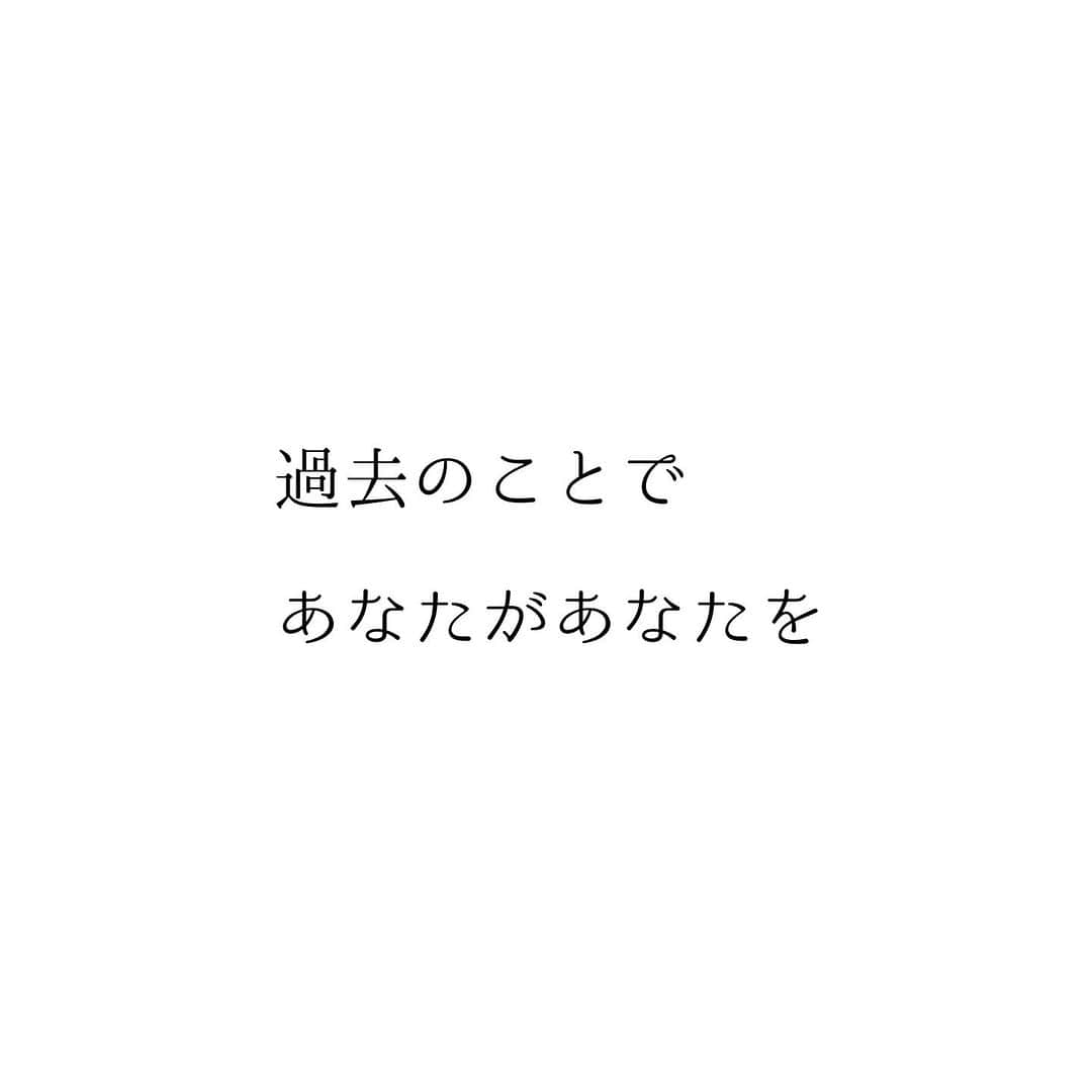 堀ママさんのインスタグラム写真 - (堀ママInstagram)「他にも聞かれたことは 色々あるけど  自分自身の中で そのことがずーっと引っかかって たんだろうなぁって 思うのよね  でも なにがあってももういいの そのことで罪悪感を感じたり 自分を責めたりする必要は 全然ないわ  なぜ聞かれるようになったのかは よくわからないけど そう聞かれるようになったことや  いいじゃない 大丈夫  って伝えれるようになったのは すごくよかったなぁって 思ってるの うふふ  #カミングアウト #過去のできごと #中絶 #流産 #レイプ #いたずら #責めなくていい #不妊治療 #子宝相談  #自分を大切に   #大丈夫」11月12日 8時43分 - hori_mama_