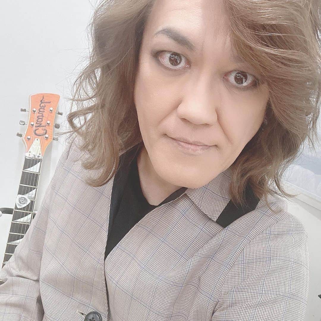 本城聡章さんのインスタグラム写真 - (本城聡章Instagram)「昨夜は筋少🎸 #名古屋クラブクアトロ にて「一瞬！」ツアー #名古屋 編ご来場いただきありがとうございました♫熱々の夜ホント最高でした！また必ず逢いましょう§ԾᴗԾ§  #筋肉少女帯 #筋少  #nagoyaclubquattro #Nagoya  #JR名古屋タカシマヤ #今年もキレイだねぇ」11月12日 8時52分 - honjo