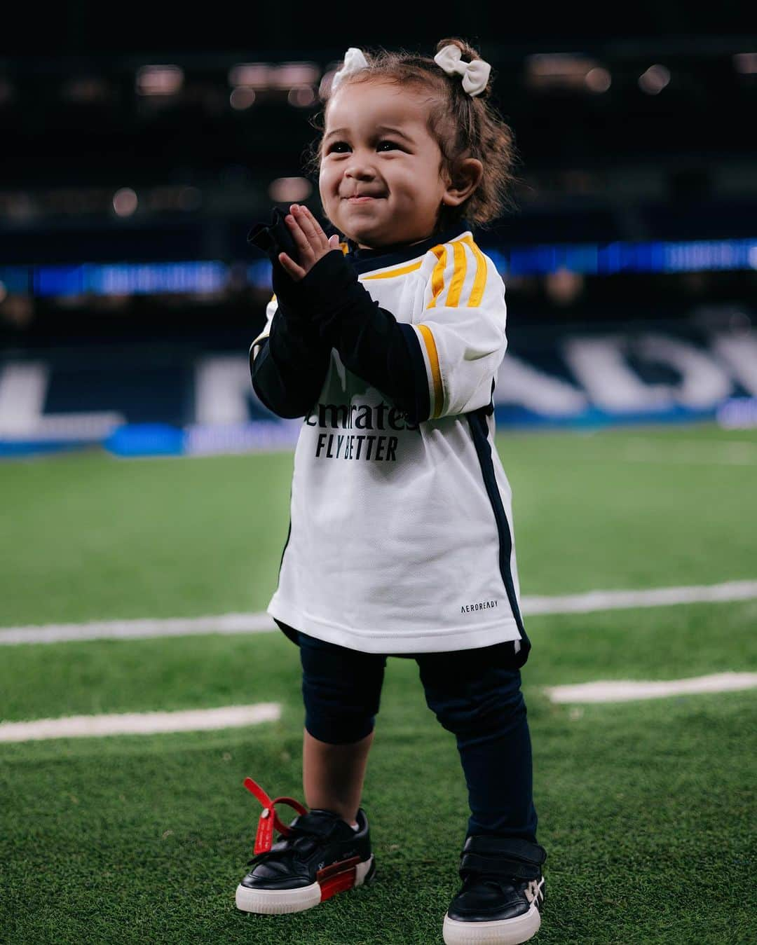 エデル・ミリトンさんのインスタグラム写真 - (エデル・ミリトンInstagram)「Noite da tutuca no Bernabeu! 😍🤍」11月12日 8時50分 - edermilitao