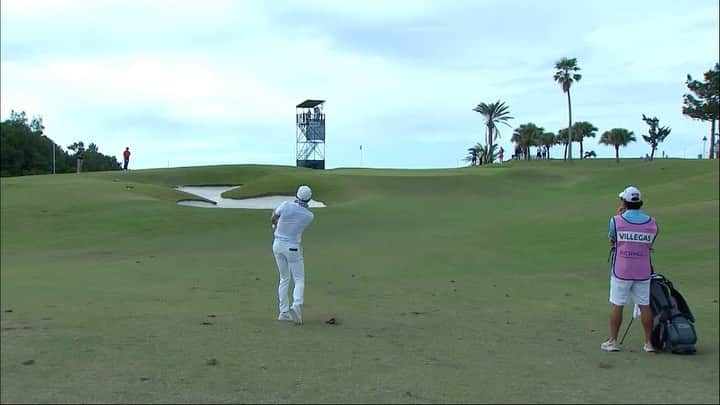 チョン・インジのインスタグラム：「After falling just short last week, Camilo Villegas is back in contention after carding a #MovingDay 65 to reach one back of the lead (-19) at the @butterfieldbdachamp. 📈  Golf Channel | @pensketruck」