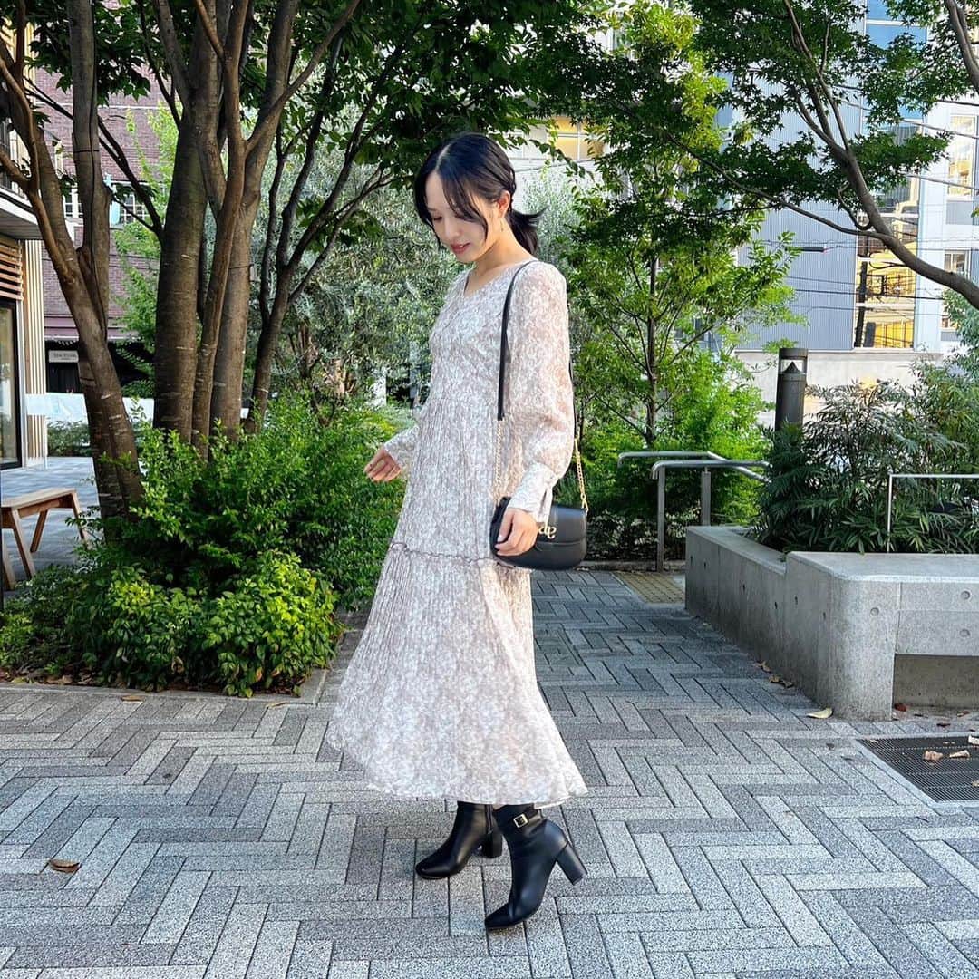 AnMILLEのインスタグラム：「Coming Soon new onepiece ㅤㅤㅤㅤㅤㅤㅤㅤㅤㅤㅤㅤㅤ #フラワープリーツOP ¥11,800 【PI/BK】 ㅤㅤㅤㅤㅤㅤㅤㅤㅤㅤㅤㅤㅤ @haruuuu_227 160cm @anmille_mina 158cm ㅤㅤㅤㅤㅤㅤㅤㅤㅤㅤㅤㅤㅤ #アンミール #anmille」