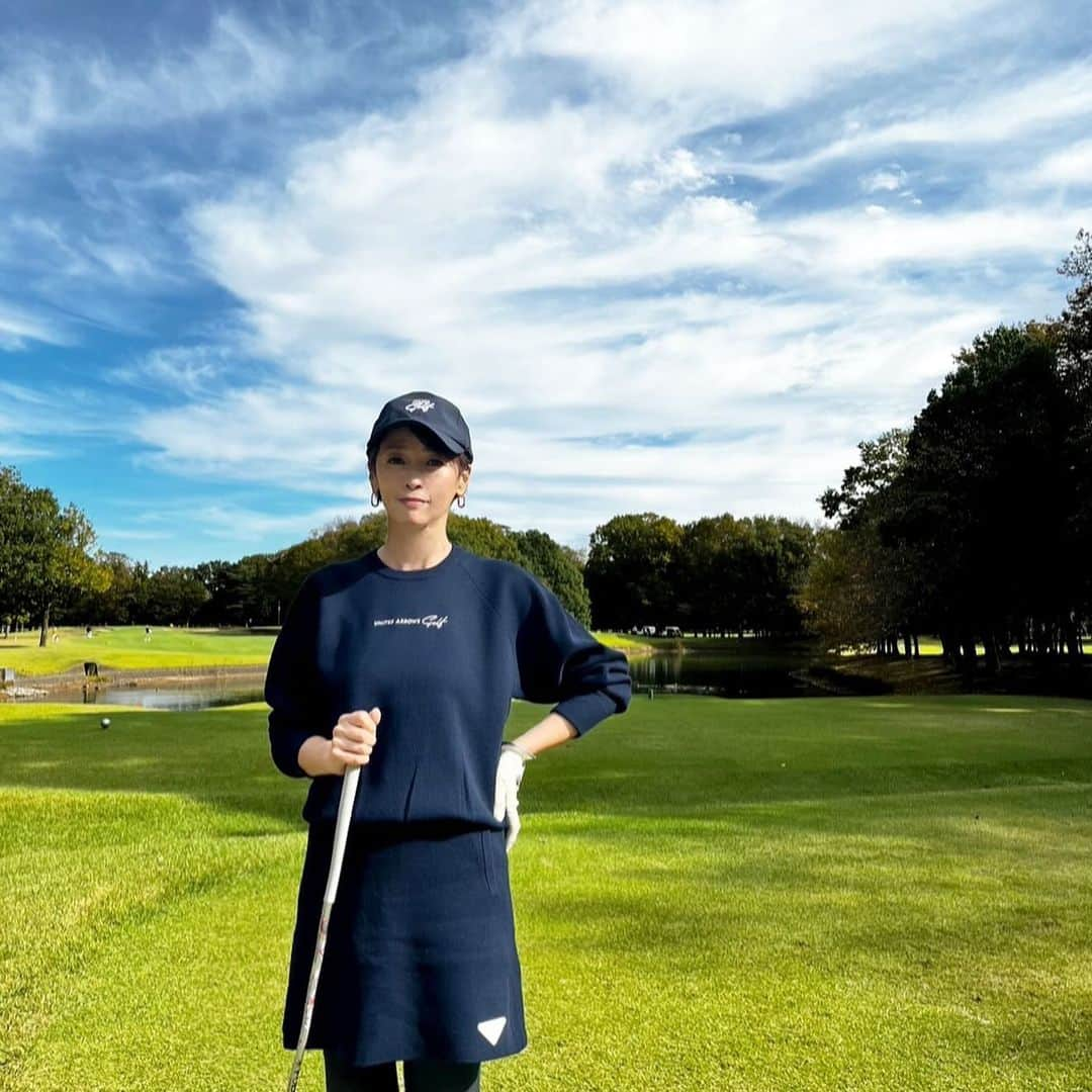 辺見えみりさんのインスタグラム写真 - (辺見えみりInstagram)「today's  ゴルフの時の洋服 ゴルフ興味ない方ごめんなさい🙇‍♀️  ニットセットアップ 大人の可愛さ @unitedarrows_golf」11月12日 9時17分 - emiri_hemmi