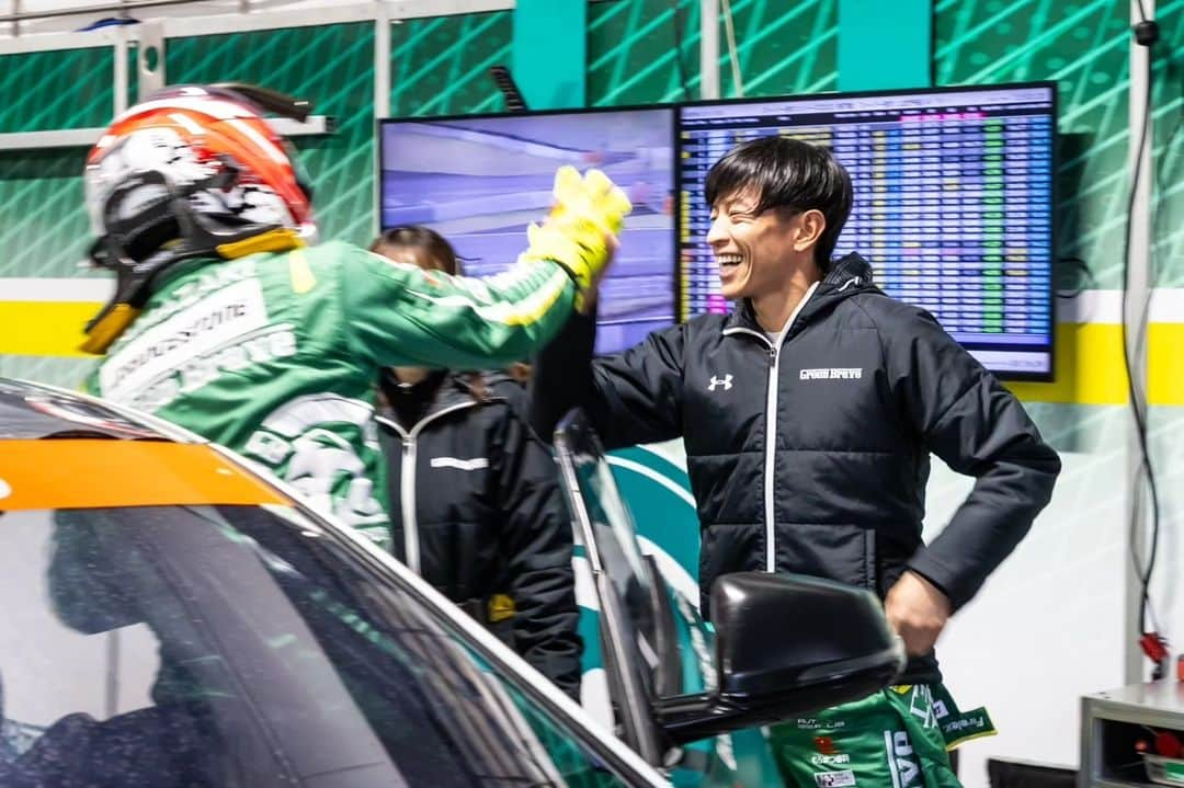 吉田広樹さんのインスタグラム写真 - (吉田広樹Instagram)「#スーパー耐久 Rd.7 最終戦🏁  木曜日から走行していますが、毎日落ち着かない天候💦 そして昨日の予選もA、B共に雨混じりの予選になりましたが 山﨑さんのナイスアタックのお陰で2番手を獲得出来ました🏎️  Dドラ予選の際にアクシデントがあり マシンにダメージを負ってしまいましたが、 メカがキッチリ直してくれたので 今日も良いレースをして優勝目指したいと思います‼️  #埼玉トヨペット #greenbrave #grgarage浦和美園 #TOYOTA自動車 #GRSupraGT4 #TCD #BRIDGESTONE #大石博久カメラマン」11月12日 9時17分 - hiroki44da