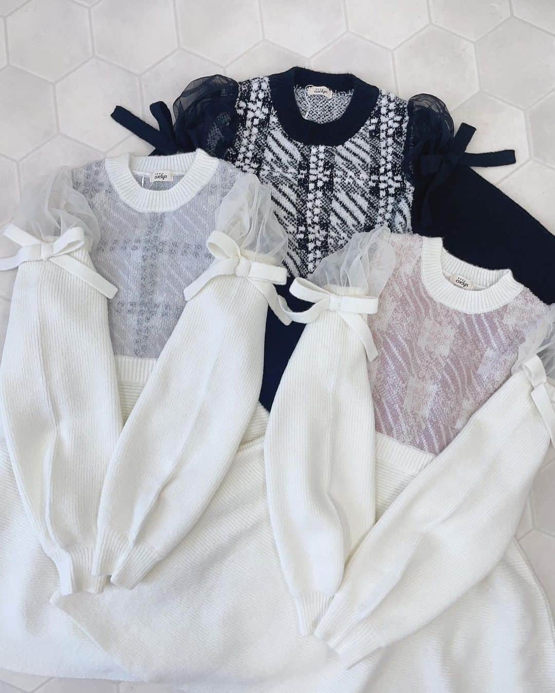 evelynのインスタグラム：「winter collection🐰♥︎ ㅤㅤㅤㅤㅤㅤㅤㅤㅤㅤㅤㅤㅤ \ 11月中旬入荷予定 / #ふわもちチェックニットOP ¥9,800 【PI/IGY/BK】 ㅤㅤㅤㅤㅤㅤㅤㅤㅤㅤㅤㅤㅤ #evelyn #エブリン」