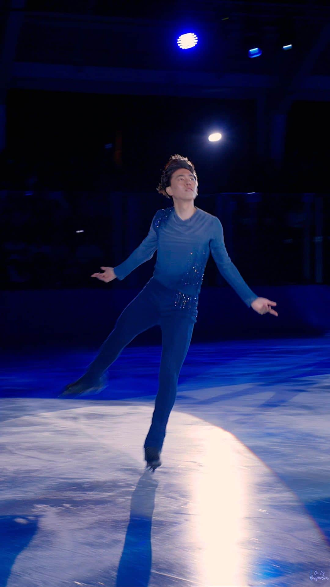 ヴィンセント・ゾウのインスタグラム：「“Starry, Starry Night” - Vincent Zhou (@govincentzhou) performs to the music of @joshgroban at @aneveningwithchampions.  Watch his full performance on OIP’s YouTube channel; link in bio.  An Evening with Champions is a non-profit charity show hosted by Harvard University Students to fight child cancer. Since its founding in 1970, it’s raised over 3 million dollars for the @DanaFarber Cancer Institute via @TheJimmyFund.  Filmed in September 2023 by Jordan Cowan @oniceperspectives.   #vincentzhou #aneveningwithchampions #iceskating #figureskating #oniceperspectives」