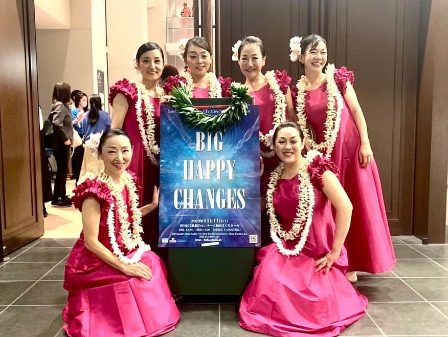 金月真美さんのインスタグラム写真 - (金月真美Instagram)「フラダンスの発表会 大好きなフラシスター達と楽しく、大切なひと時でした  #sandiishulastudio  #フラダンス #金月真美」11月12日 9時33分 - mami_kingetsu