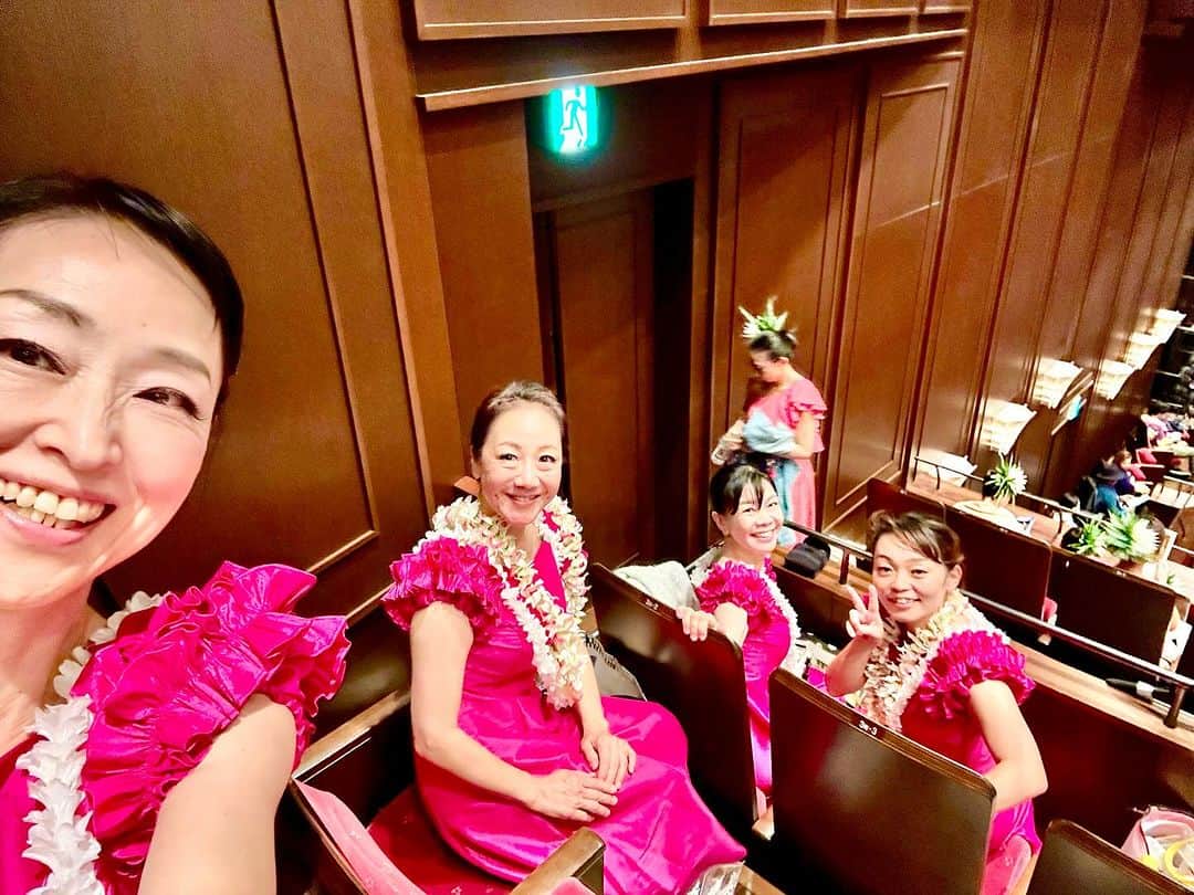 金月真美さんのインスタグラム写真 - (金月真美Instagram)「フラダンスの発表会 大好きなフラシスター達と楽しく、大切なひと時でした  #sandiishulastudio  #フラダンス #金月真美」11月12日 9時33分 - mami_kingetsu