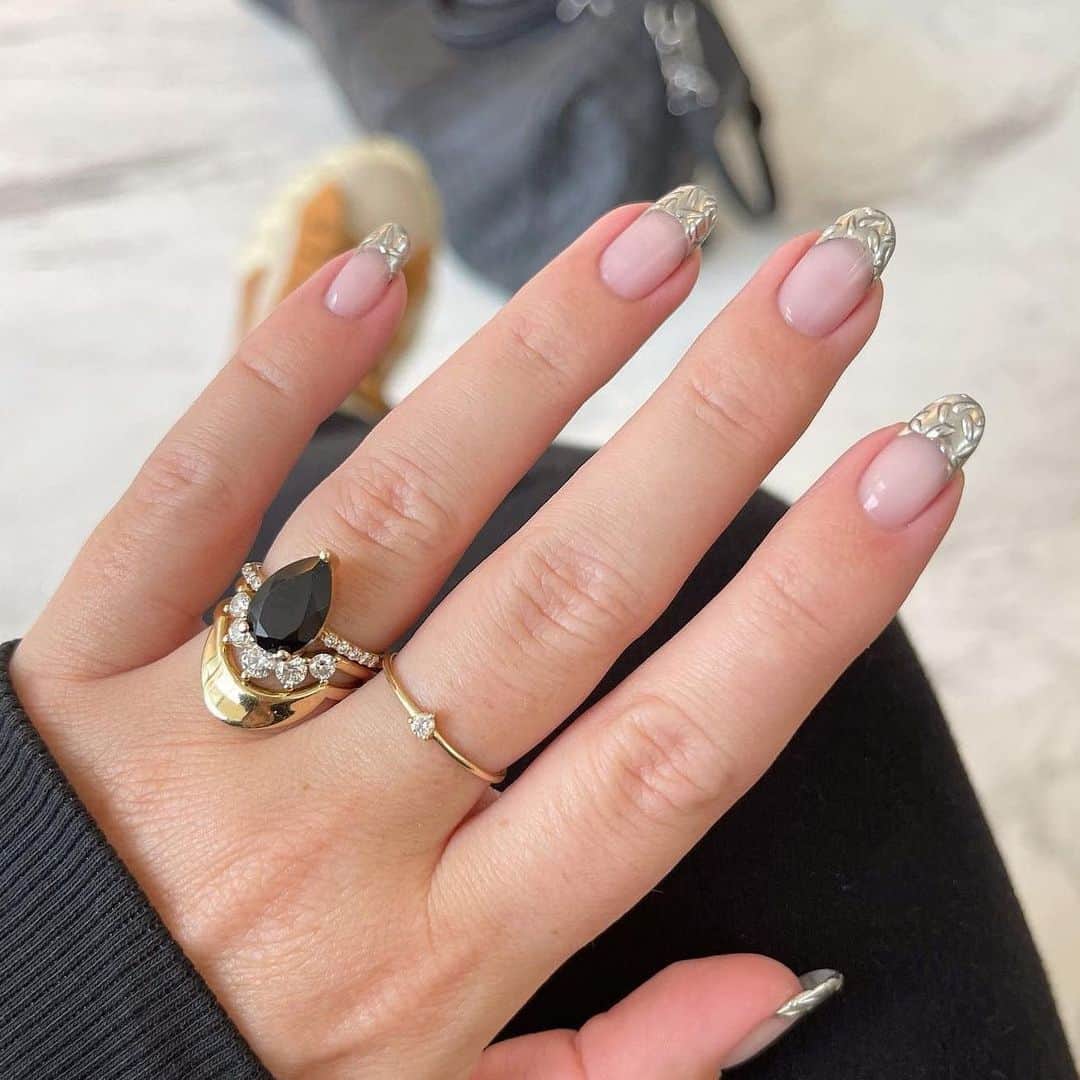 Vogue Beautyのインスタグラム：「In the era of social media announcement posts, with ring finger hand on full display, it’s natural to start planning a nail strategy for when your partner pops the big question. Engagement nails tend to be minimalist—think French manicures or neutral shades—says celebrity manicurist @tombachik, whose clientele includes #JenniferLopez and #SelenaGomez. If you want more pop, he suggests you consider metallic accents, like the chrome tips here, which won’t take too much attention away from the ring. Tap the link in our bio for 15 engagement nail ideas. Photo: @nails_of_la」
