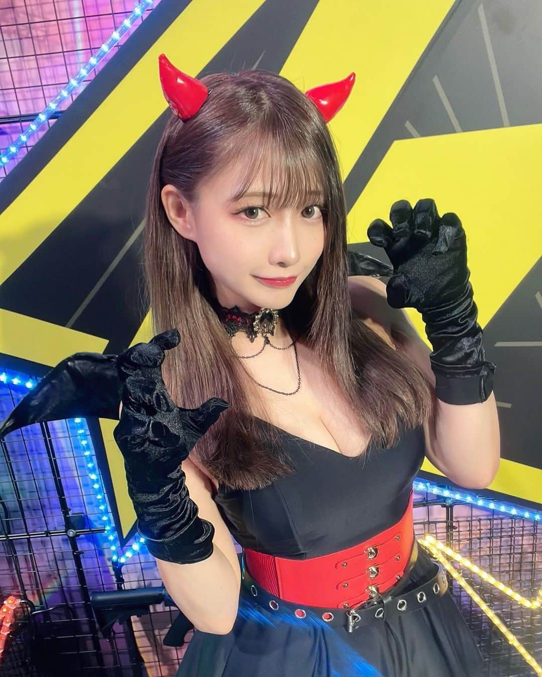 篠原みなみさんのインスタグラム写真 - (篠原みなみInstagram)「荒野行動6周年感謝祭 ダンスステージに出演させて頂きました！💗  練習期間短かったけど 楽しいステージに出来てよかった〜！ こころちゃんと練習たくさん頑張ったよ🥲💗  また荒野のイベント 出させて頂けたら嬉しいな〜！  好きなゲームがお仕事につながるの嬉しい🥰  . . .  #篠原みなみ #荒野行動 #荒野行動女子 #コスプレ #cosplay #cosplayer」11月12日 9時48分 - snhr_minami
