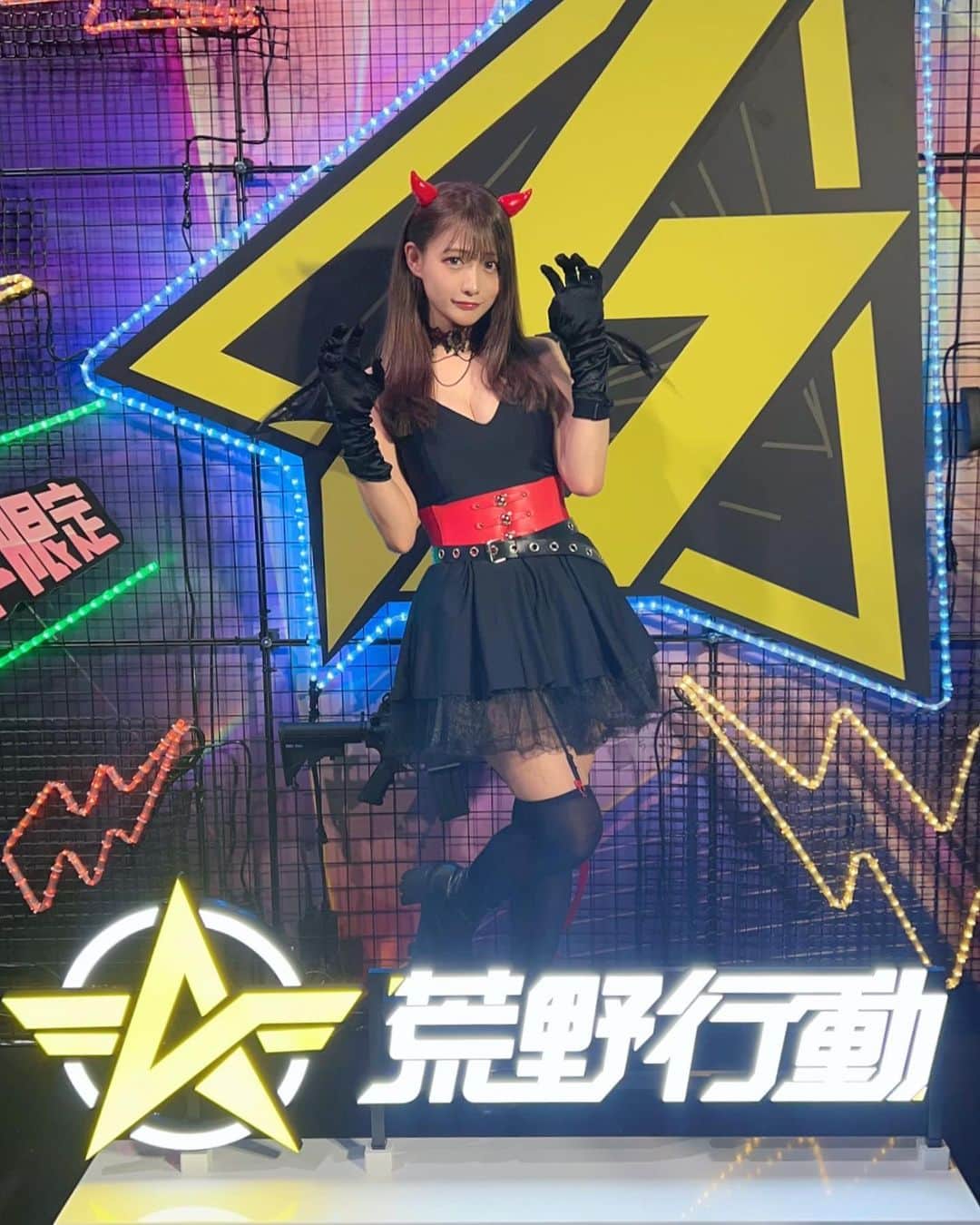 篠原みなみさんのインスタグラム写真 - (篠原みなみInstagram)「荒野行動6周年感謝祭 ダンスステージに出演させて頂きました！💗  練習期間短かったけど 楽しいステージに出来てよかった〜！ こころちゃんと練習たくさん頑張ったよ🥲💗  また荒野のイベント 出させて頂けたら嬉しいな〜！  好きなゲームがお仕事につながるの嬉しい🥰  . . .  #篠原みなみ #荒野行動 #荒野行動女子 #コスプレ #cosplay #cosplayer」11月12日 9時48分 - snhr_minami