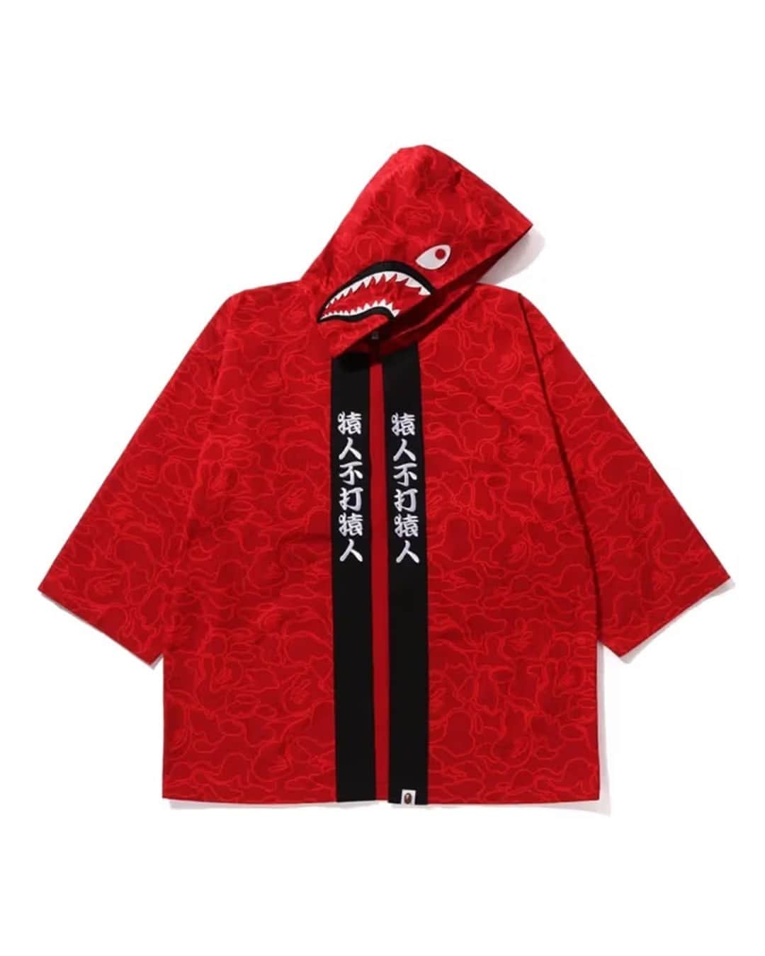 HYPEBEASTさんのインスタグラム写真 - (HYPEBEASTInstagram)「@bape_us is celebrating its 30th anniversary with a special capsule inspired by traditional Japanese designs.⁠ ⁠ For the theme of the collection, BAPE has tapped into its roots, honoring traditionally styled Japanese items with its own twist. Additionally, a majority of the items in the collection also see the touch of Tokyo-based artist, designer and sneakerhead sneakerwolf.⁠ ⁠ Notable items in the collection include the aforementioned Shark Hooded Kimono, the special 30th Anniversary edition BAPEX watch and a pair of BAPE STA CLUTCH STA 30th anniversary shoes. On the accessories front, the collection includes a commemorative folding fan, a BABY MILO Kokeshi, small, medium and large entryway canvases, as well as a variety of paperweights. The collection is available now.⁠ Photo: BAPE」11月12日 9時50分 - hypebeast