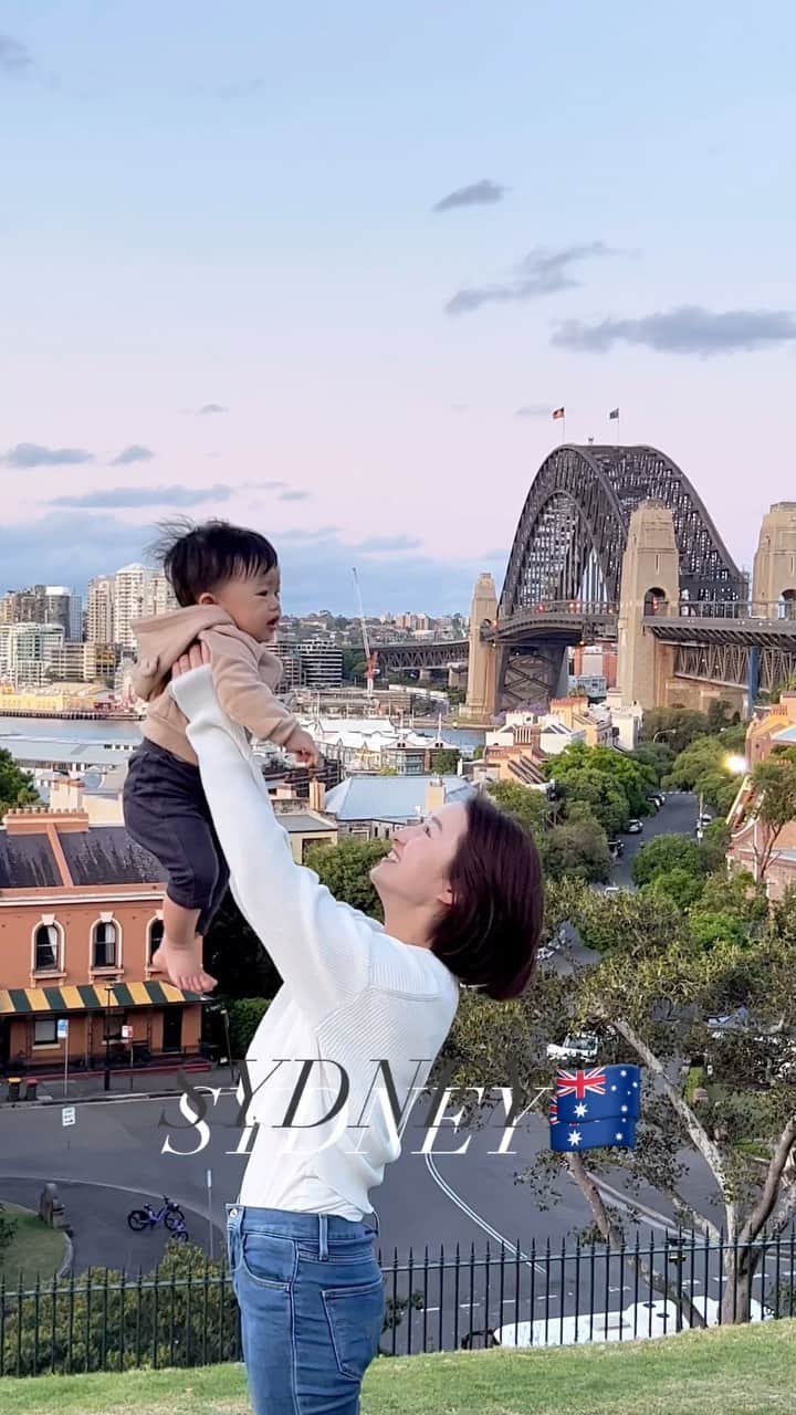 西野沙瑛のインスタグラム：「Sydney🇦🇺👶🏻🤍  #オーストラリア #子連れ旅行 #シドニー #オーストラリア旅行 #シドニー旅行 #家族旅行 #0歳児ママ #sydney #australia #たかいたかい」