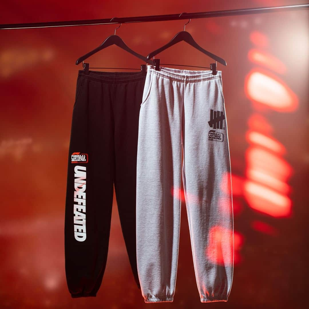 UNDFTDのインスタグラム：「UNDEFEATED x Formula 1 Las Vegas Grand Prix  The UNDEFEATED x F1 LVGP Logo Sweatpant and Lockup Sweatpant are both made of a brushback fleece with adjustable waistband and soft-hand screen printed UNDEFEATED x F1 logo lockups. The Logo Sweatpant is available in Black, and the Lockup Sweatpant is available in Ash.  Available Monday, 11/13 at 11am at all UNDEFEATED Chapter Stores and 8am PST at Undefeated.com」