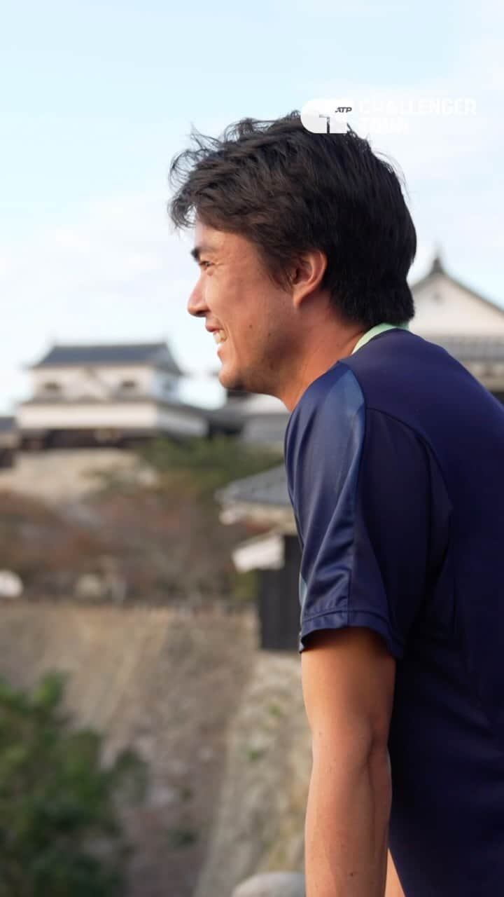 ダニエル太郎のインスタグラム：「Soaking up the serenity of Matsuyama Castle 😍  With your tour guide @tarodaniel 🇯🇵   #ATPChallenger」