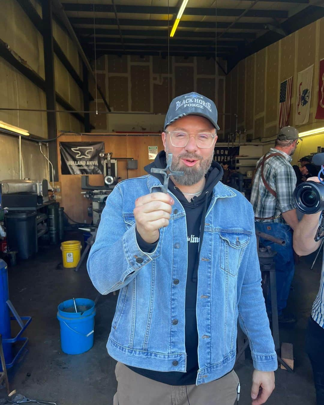 ダニー・ゴーキーさんのインスタグラム写真 - (ダニー・ゴーキーInstagram)「Amazing day today at @blackhorseforge!  Loved honoring our Veterans!  Stay tuned for a full recap soon!」11月12日 10時27分 - dannygokey