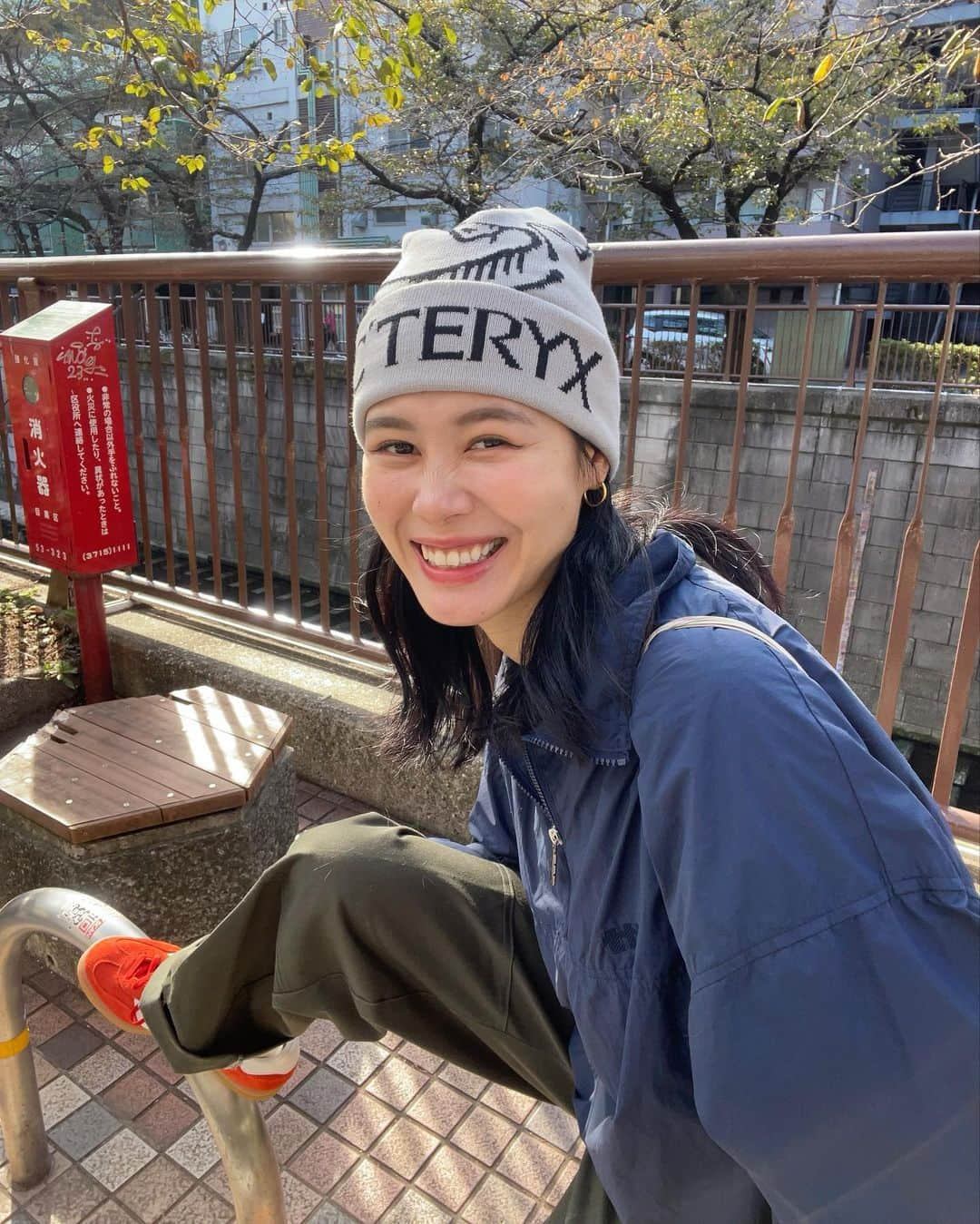 田中シェンさんのインスタグラム写真 - (田中シェンInstagram)「ほっかほか、水餃子クラブ♨️  Hat @arcteryx  Nylon tops @tttmsw.tokyo  Pants @dickies  Shoes @kleman_france  Bag @amomento.jp   すっかり朝夜の気温が一桁台に なってきましたね！ 温い布団からでるのが一苦労です☁️ 銀杏の葉っぱも黄色くなってきたかな？🟡  本日は中目黒散歩っ🚶‍♀️ _____________________________  #中目黒カフェ巡り  @neel_nakameguro  _____________________________  シュガークレープが食べたい...！ 食べるイメージトレーニング🏋️‍♀️だけはしっかり 妄想しながら、バスに揺られ念願のカフェへ‼️ 平日だからか混むことも無く広々使えました。 念願のシュガークレープはね、今までなんで ホイップとかフルーツとか乗せてたんだろうと 思うほどびっくり美味しかった🤤 (もちろんバナナクレープとかも美味い) しかも合わせた cortado という エスプレッソ3☕️に対しミルク1🥛の 飲みものが大正解に美味しかったです‼️ このカフェ行く時は是非この組み合わせで🙆🏻‍♀️💯 _____________________________  #中目黒ごはん  @tokyo_taiwan  _____________________________  #東京台湾 にするか #聖林館 にするか 最後まで迷った結果、あまじょっぱい方に💁🏻‍♀️ お昼ご飯はるーろー飯に、水餃子の一択だったので こちらの定食にしました💯 私、水餃子大好き人間なのでなかなか厳しいの ですが、こちらの餃子は皮厚めで美味い‼️ 一緒にきたフルーツダレも合う🥴💕 1番は西荻窪にある　#ちんとう の水餃子 なのですが、二位に君臨しました‼️ 中目黒で水餃子だったら🈁だね💃 _____________________________  Two stops I recommend in #nakamegurocafe  1) @neel_nakameguro  Great sugar crepe , wonderful espresso, Cute building (nice outside terrace too💯) 2) @tokyo_taiwan  Nice Taiwanese lunch. Steamed dumplings 🥟  Are wonderful. My no2  recommendation of dumplings in Tokyo !  The sauce is just magic eating with dumplings 🥟! _____________________________  #中目黒ランチ #中目黒テイクアウト  #中目黒モーニング #中目黒駅  #中目黒デート #東京食べ歩き  #ニット帽コーデ #tttmsw  #秋こーで　 #メンズファッションコーディネート  #秋メンズコーデ #シティボーイファッション  #アウトドアファッションが好き  #ストリートコーデメンズ #日本旅行✈️  #東京観光🗼 #東京旅行✈️  #가을패션추천 #여자코디 #셀피 #셀카  #맛집 #먹방 #패션스타그램일상」11月13日 19時50分 - shen_tanaka