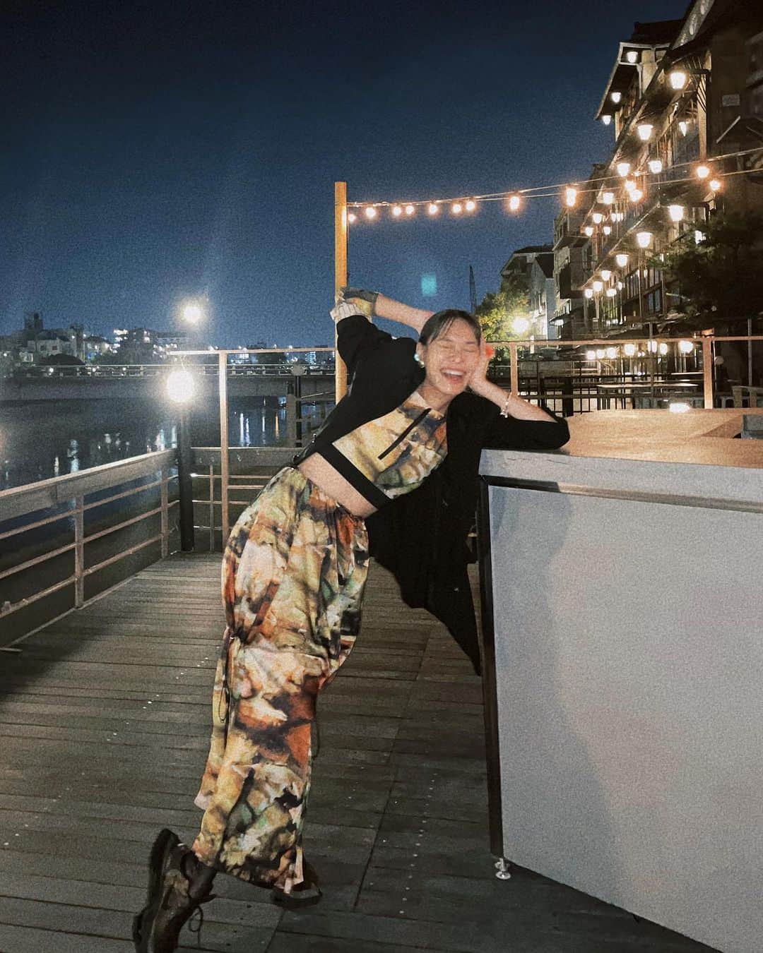 池田莉子のインスタグラム：「Kyoto Night 川床とルーフトップはしご🌖  #kyoto」