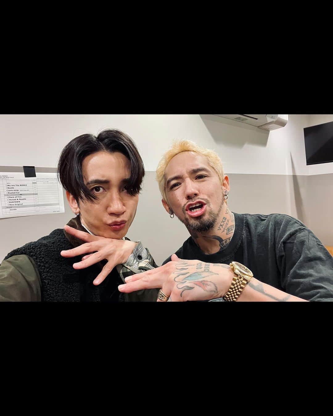 桜井雅斗のインスタグラム：「お久しぶりのThe BONEZのジェシーさんと🔥  『うわ、なんだっけあのギャグ…』  という事で、久々に『ビューティー！✨』で📸  @the____bonez」