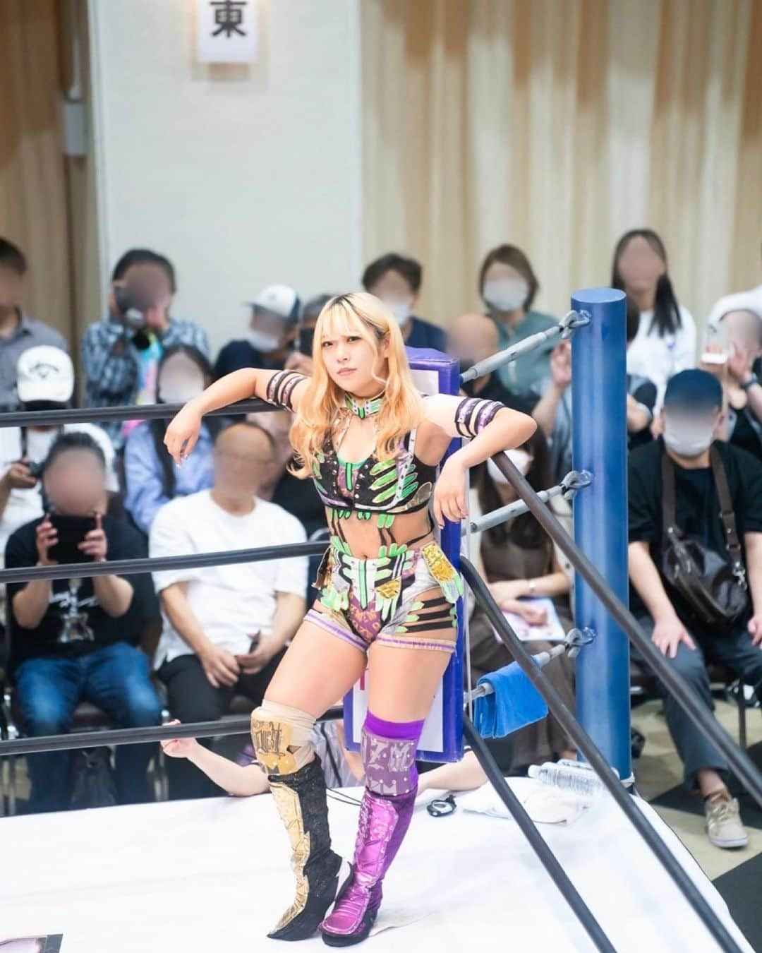 あずみさんのインスタグラム写真 - (あずみInstagram)「👱🏼‍♀️✨️  I wonder what color to dye my hair  ・ ・   #stardom  #スターダム   #プロレス  #金髪ロング」11月12日 21時49分 - stardom_azm