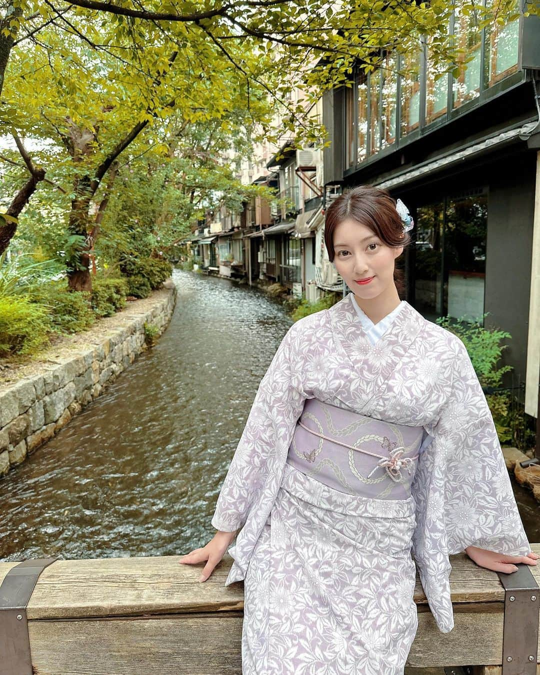 松原伊予菜さんのインスタグラム写真 - (松原伊予菜Instagram)「'  うすーーい紫色の着物👘🪻 帯にちょうちょがいて、可愛いかったぁ🦋♡  ちゃみも着物着れた日🫶🏻  #京都#kyoto#着物#浴衣#犬着物#犬浴衣#和服#和装#着物ヘア#着物コーディネート#着物コーデ#浴衣ヘア#浴衣コーデ#神社#神社巡り#お寺#寺#お寺巡り#お寺好き#神社好き#川床#京都旅行#京都観光#京都ランチ#京都グルメ#着物女子#貴船#貴船神社#鞍馬寺」11月12日 21時42分 - iyona_147