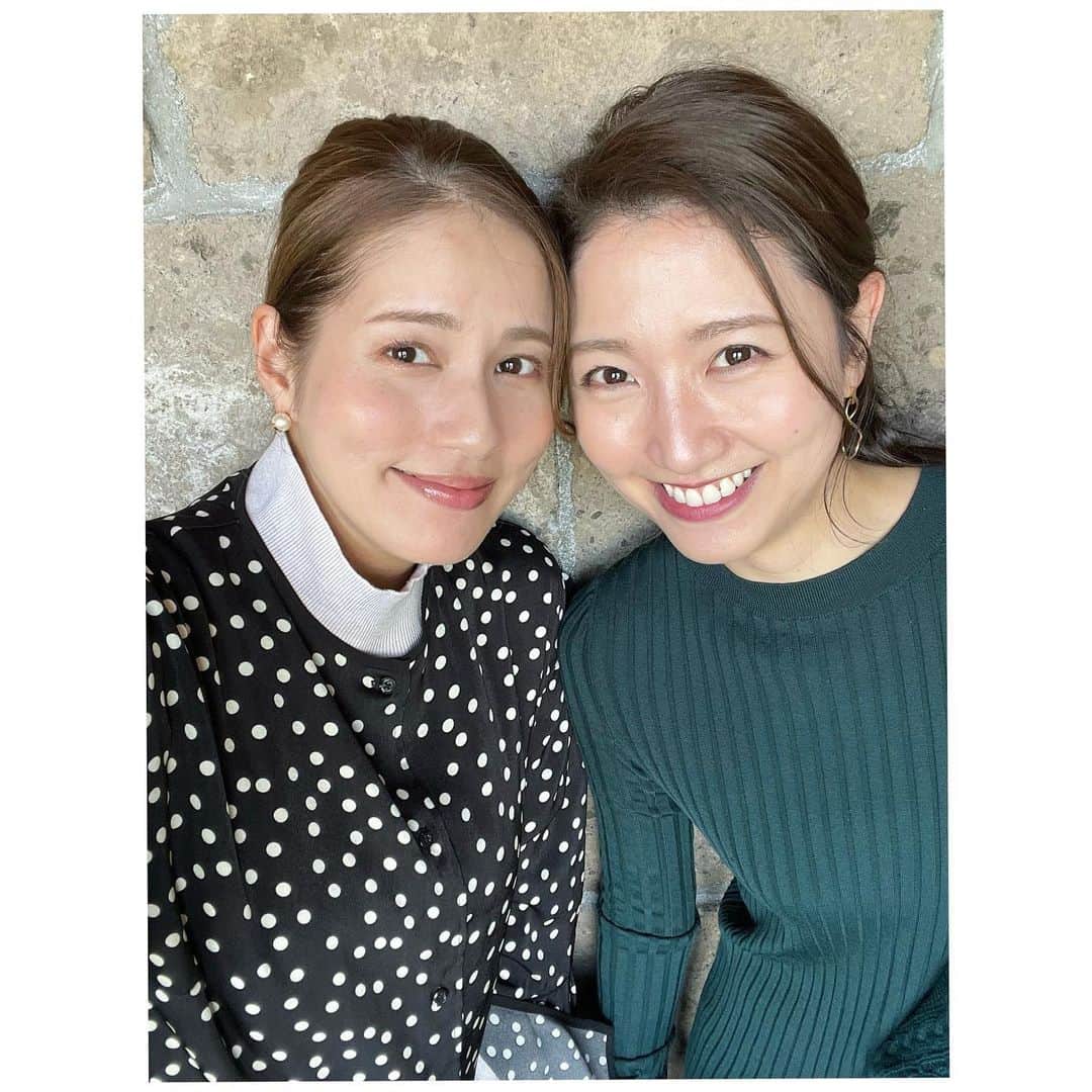 永島優美のインスタグラム：「* 先日、久しぶりに三田さんと🥰 ワンちゃん赤ちゃんがいる生活についても 色々教えてもらいました🥹🐾  うちのメルシーも 仲良くしてくれますように👶🏻🐶  2枚目はいま目の前の光景🫠💤」