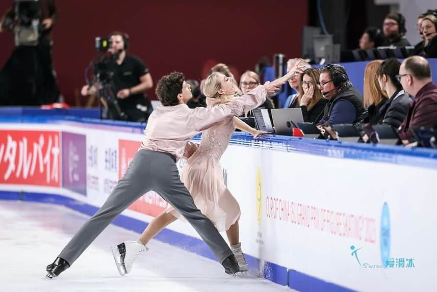 パイパー・ギレスさんのインスタグラム写真 - (パイパー・ギレスInstagram)「Crazy week here in China. It was definitely a fight but I’m super proud of how we came back and fought for it. This is sport and sometimes things happen but what makes champions is how you come back. Excited to be heading home after a long three weeks. Back to work we go! Next stop Grand Prix Final. See you soon Beijing 🇨🇳 - - - - #figureskating #iceskating #icedance #skating #isufigureskating #cupofchina2023 #china #chongqing #skatingrink #grandprixfinal #photography #teamcanada #skatecanada #skatingdress」11月12日 20時16分 - pipergilles