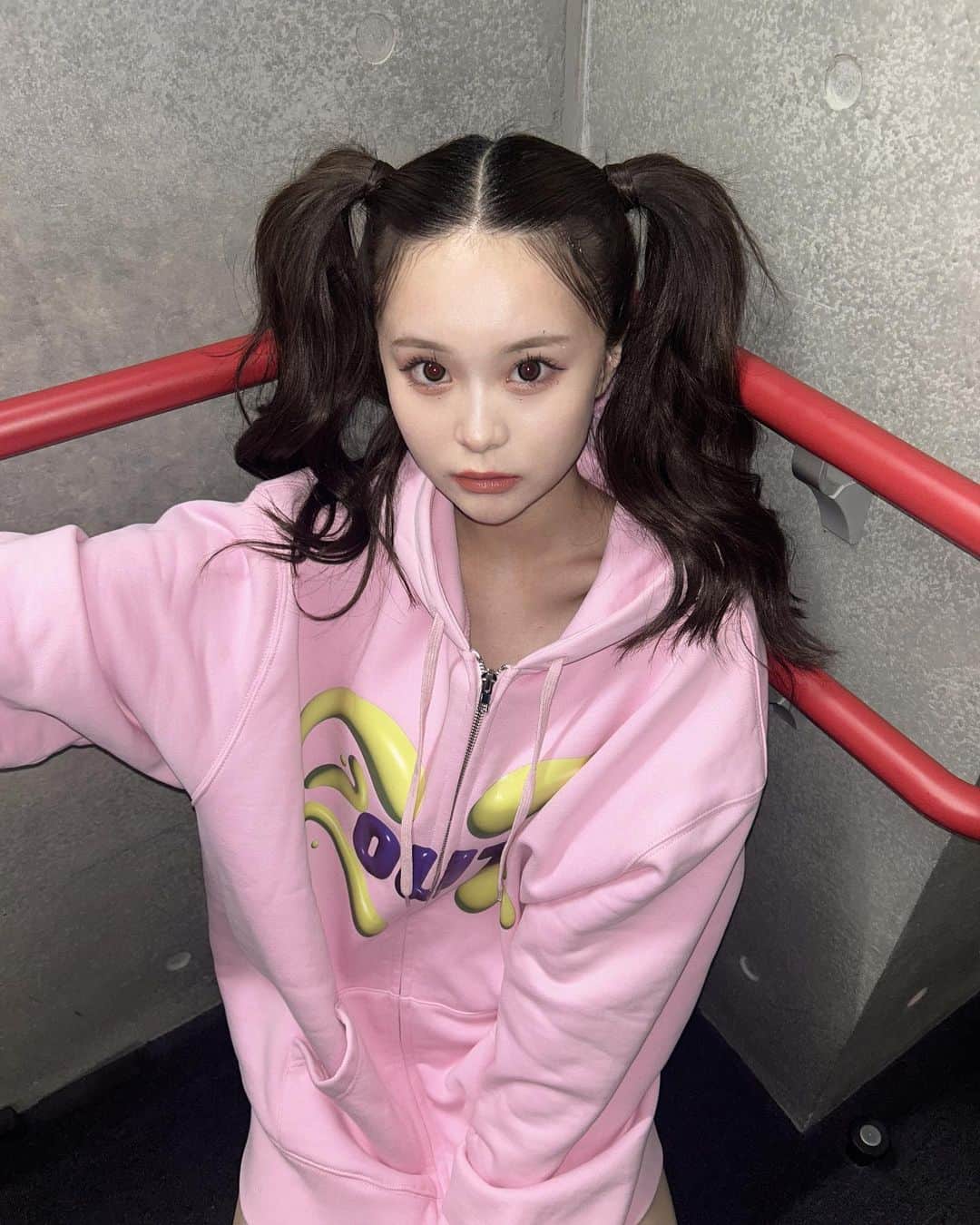 桜のインスタグラム：「TGCteenありがとうございました💕 甘めと辛めどっち派？🥹  たくさん声聞こえて沢山うちわ見つけられて嬉しかったニヤニヤ 配信で応援してくれた皆さんもありがとうございました🧡🧡 次は会いに来てね꜀( ꜆ᐢ. ̫.ᐢ)꜆」