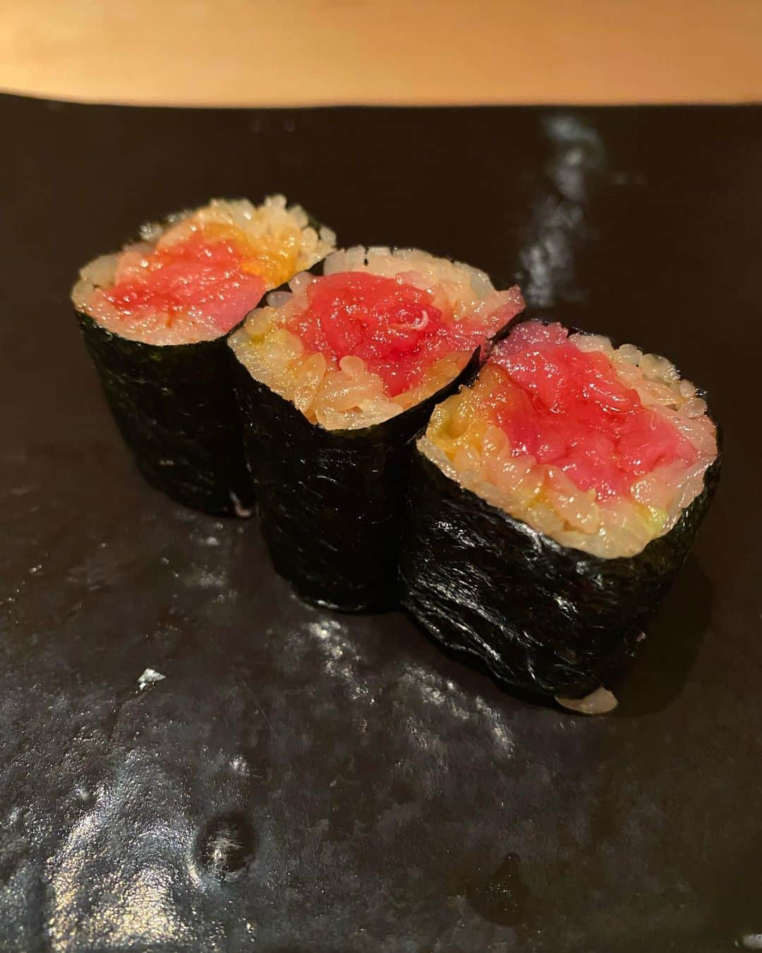 藤森マリナさんのインスタグラム写真 - (藤森マリナInstagram)「匠 達弘 📍新宿御苑 ⠀ ⠀ ⠀ 東京で初めてお鮨に連れて行ってもらった！ 本場の江戸前鮨を堪能できて幸せ 本当に本当に美味しかった🥹✨ 一品の数も多くて満足度高し 最後に大好きで大好きなトロたくを♥️  ⠀ ⠀ ⠀  ⠀ ⠀ ⠀ #すし匠#匠達弘#新宿御苑#新宿御苑前グルメ#江戸前寿司#江戸前鮨#鮨#東京駅グルメ」11月12日 20時26分 - maaarina0806