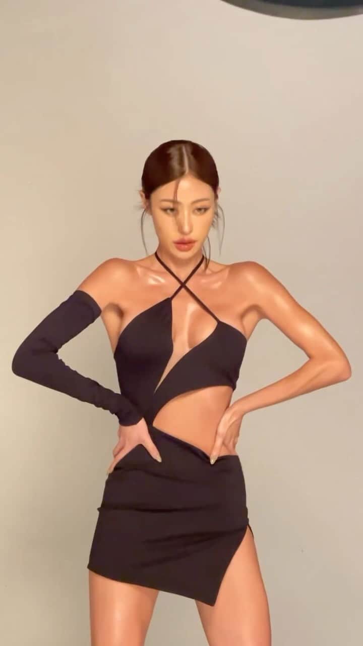 イプシー・キーラティのインスタグラム：「🤍 or 🖤」
