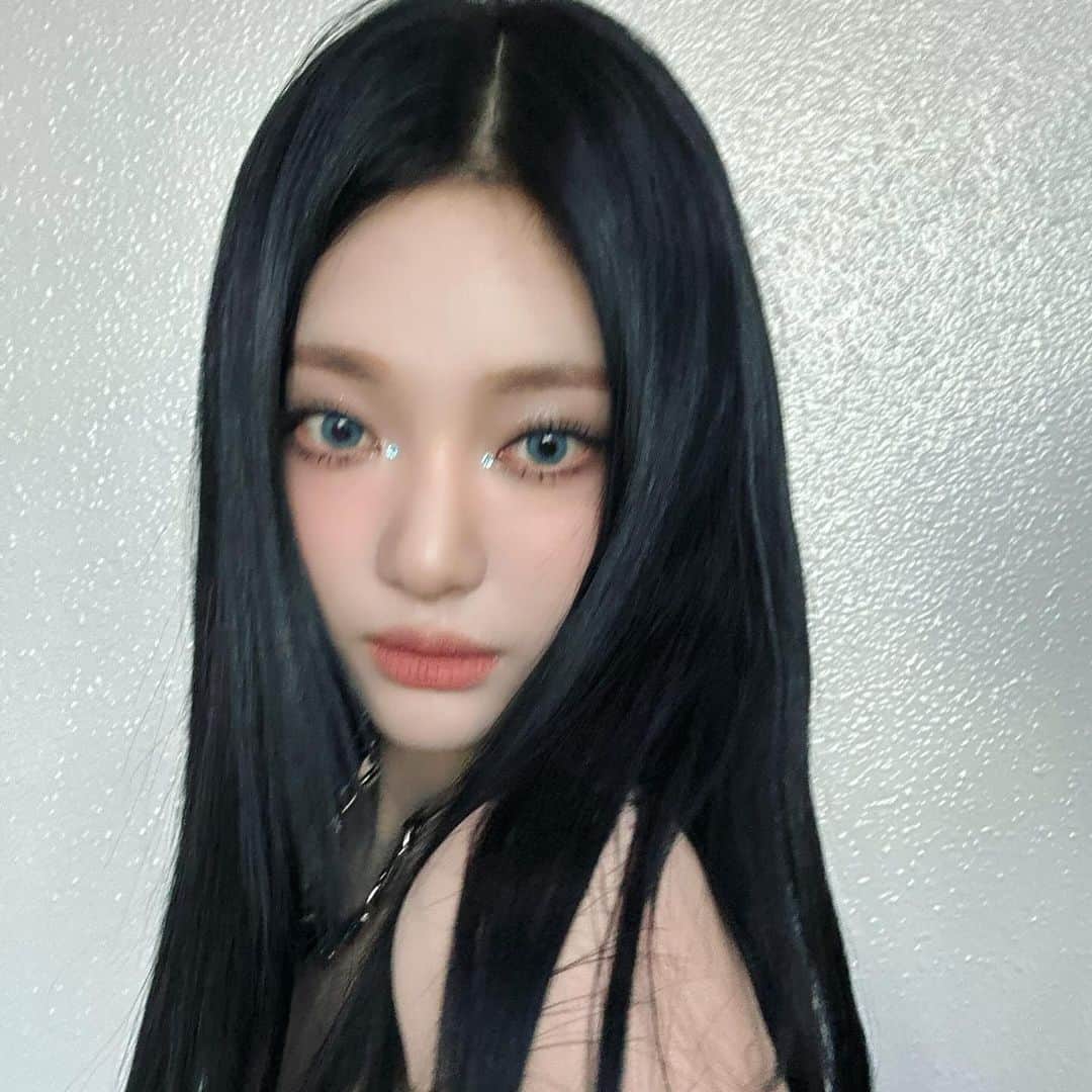 NINGNINGのインスタグラム：「💙👀  오랜만에 인기가요:)」
