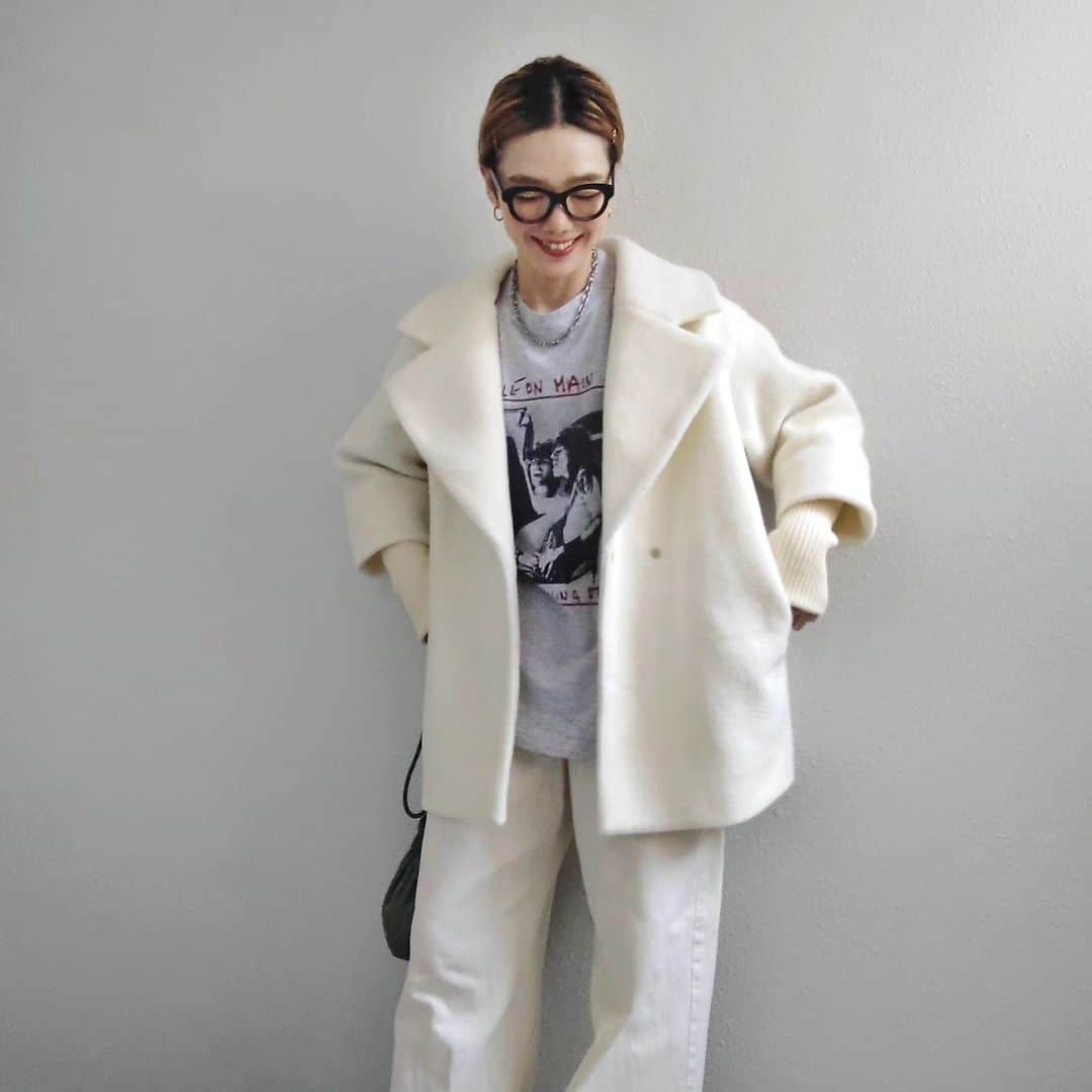 aakoakooのインスタグラム：「. . . @pal_collection_official のコート着回し . 秋冬モードの白っていいなぁ . 11/12限定で1000円OFFクーポンあります . . . #ウールコート#コクーンコート#ホワイトコーデ」