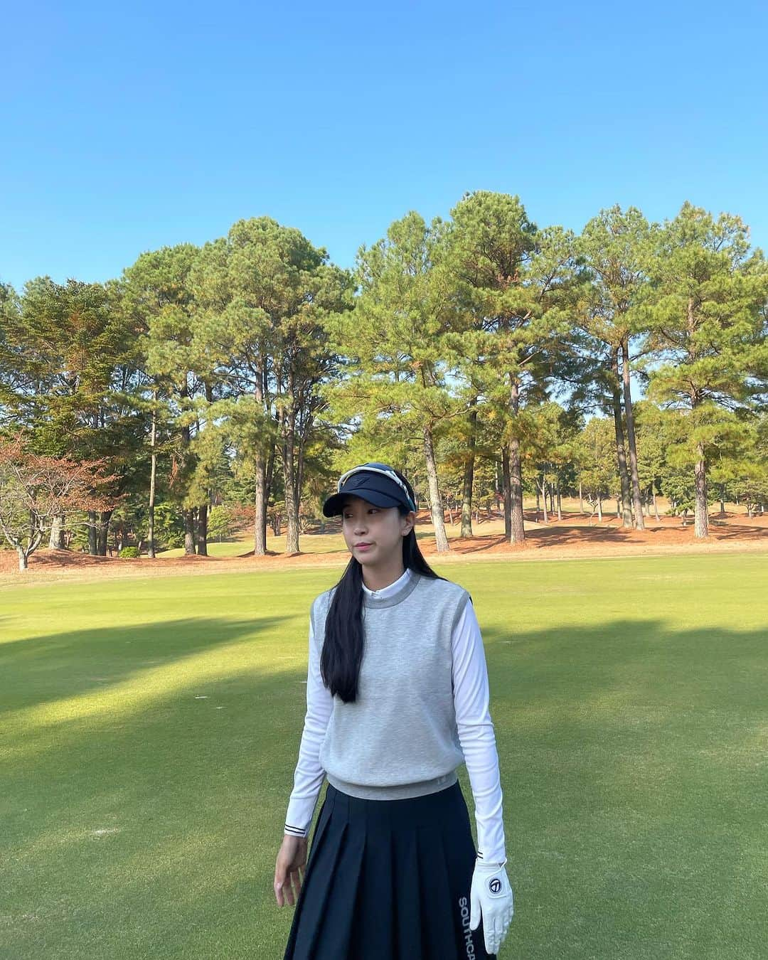 ジョン・ジェウンさんのインスタグラム写真 - (ジョン・ジェウンInstagram)「. 2년만에 온 Rokko Kokusai Golf Club!  시합 땐 몰랐는데 자켓 입지 않으면 들어갈 수 없는 명문 골프장이였다니..🙄 코스 컨디션은 말모말모🫶🏻  #일본골프 #가을골프 #내시합홀인원골프장 #六甲国際ゴルフ倶楽部」11月12日 20時34分 - jaeeunchung__