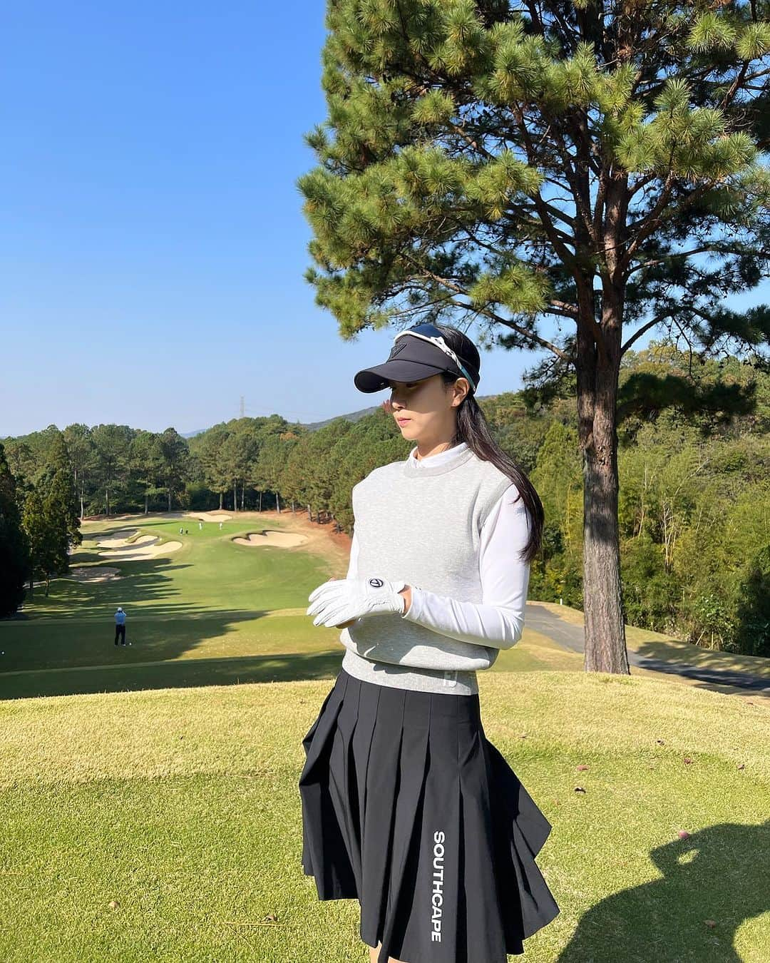 ジョン・ジェウンさんのインスタグラム写真 - (ジョン・ジェウンInstagram)「. 2년만에 온 Rokko Kokusai Golf Club!  시합 땐 몰랐는데 자켓 입지 않으면 들어갈 수 없는 명문 골프장이였다니..🙄 코스 컨디션은 말모말모🫶🏻  #일본골프 #가을골프 #내시합홀인원골프장 #六甲国際ゴルフ倶楽部」11月12日 20時34分 - jaeeunchung__