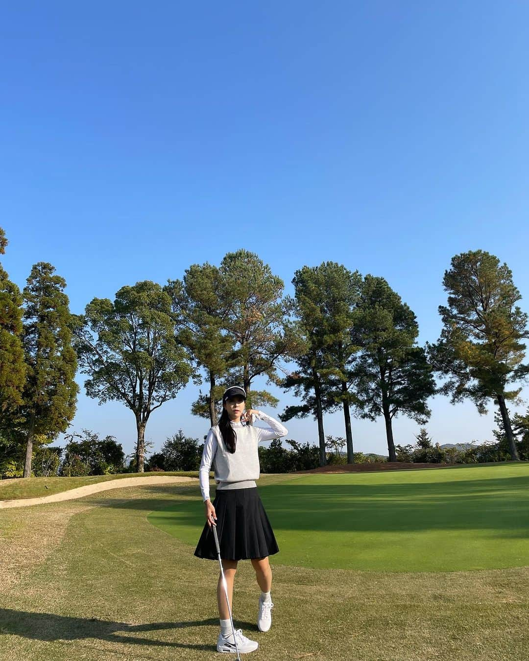 ジョン・ジェウンさんのインスタグラム写真 - (ジョン・ジェウンInstagram)「. 2년만에 온 Rokko Kokusai Golf Club!  시합 땐 몰랐는데 자켓 입지 않으면 들어갈 수 없는 명문 골프장이였다니..🙄 코스 컨디션은 말모말모🫶🏻  #일본골프 #가을골프 #내시합홀인원골프장 #六甲国際ゴルフ倶楽部」11月12日 20時34分 - jaeeunchung__