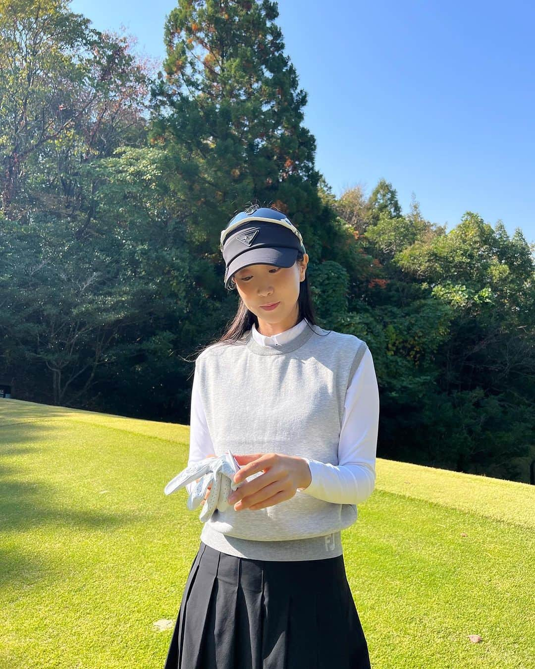 ジョン・ジェウンのインスタグラム：「. 2년만에 온 Rokko Kokusai Golf Club!  시합 땐 몰랐는데 자켓 입지 않으면 들어갈 수 없는 명문 골프장이였다니..🙄 코스 컨디션은 말모말모🫶🏻  #일본골프 #가을골프 #내시합홀인원골프장 #六甲国際ゴルフ倶楽部」