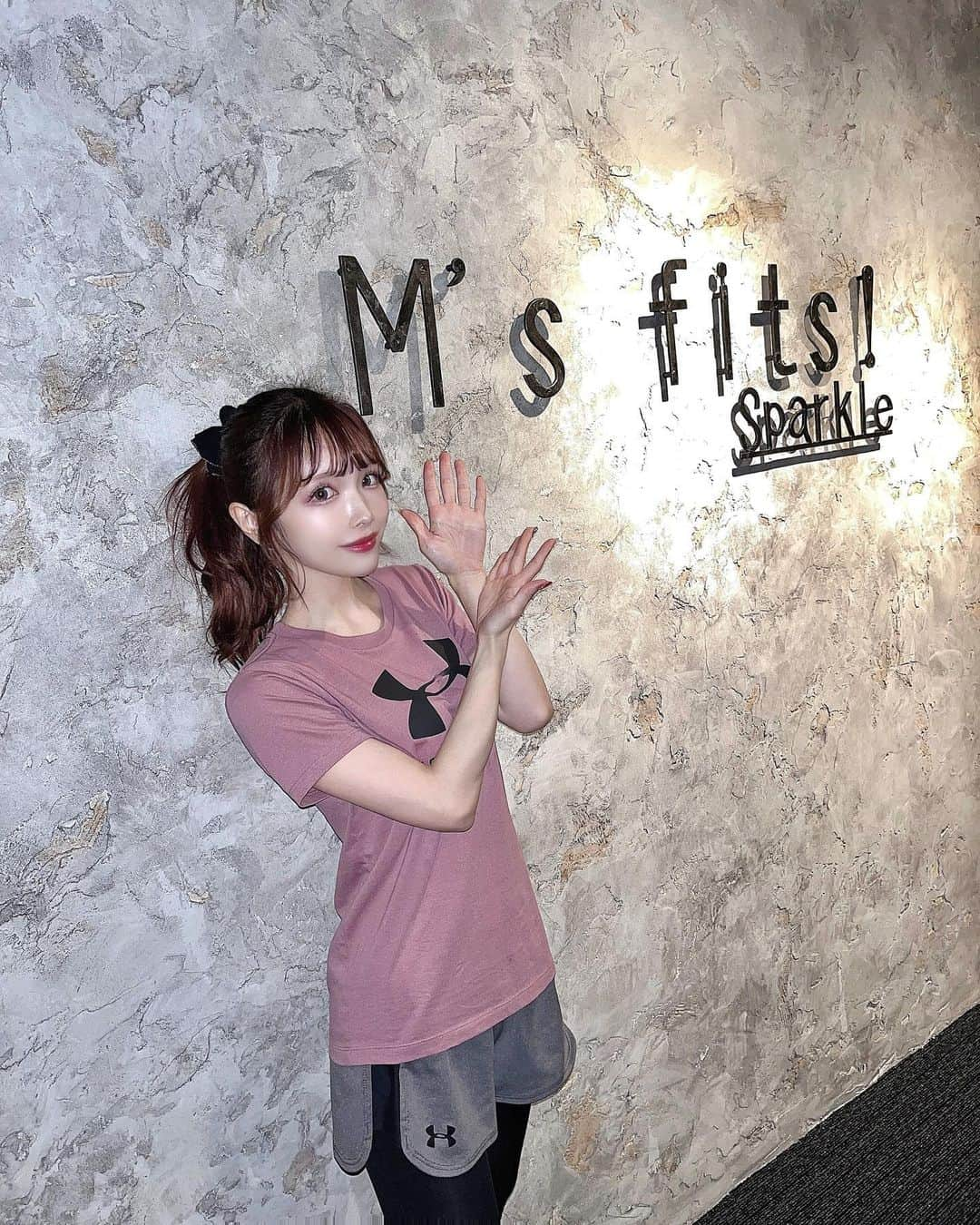 ちーちゃんさんのインスタグラム写真 - (ちーちゃんInstagram)「🏋️  11月からOPENの新しいジム @m.s_fits でトレーニングしてきた🔥  トレーナーは前からお世話になってる @kyosuke_koba さん！  私は運動自体は得意じゃないけど 無理なく少しずつ レベルアップさせてくれるから ちゃんと続いて頑張れてる🫡  筋トレは、頑張れば あがる重量が増えていって しっかり数字でも 効果が実感できるから なおやる気が出るんだ💪❤️‍🔥  ３枚目は大嫌いなワイドスクワット🙂笑  #ワイドスクワット#トレーニング女子#トレーニングウェア#パーソナルトレーニング#パーソナルジム名古屋#パーソナル#名古屋パーソナルトレーニング#名古屋パーソナルジム#アンダーアーマー#筋トレ女子#筋トレ女子と繋がりたい#名古屋#トレーニング初心者#筋トレ初心者」11月12日 20時38分 - ___c.chan__