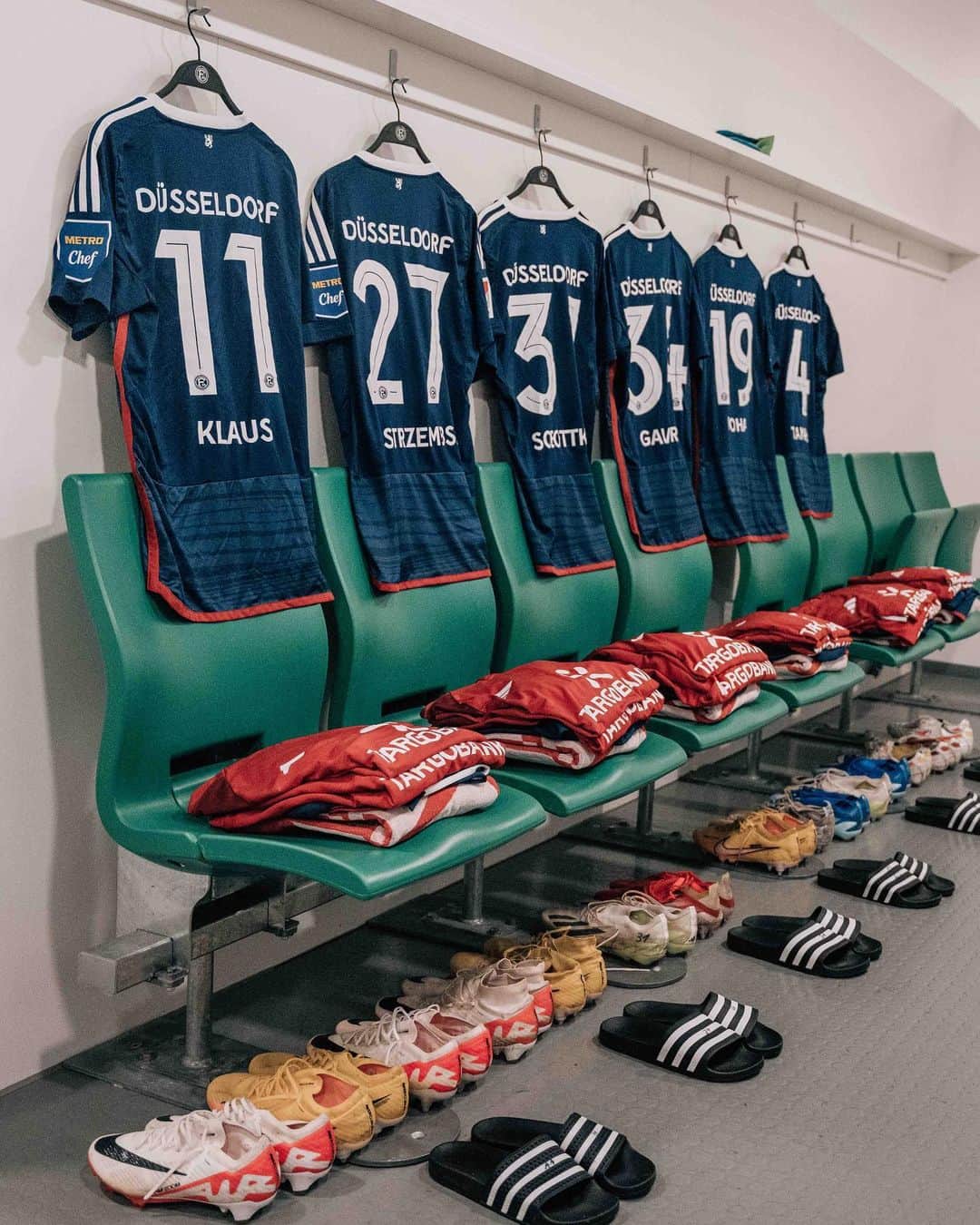 フォルトゥナ・デュッセルドルフのインスタグラム：「🚨Hier kommt unsere Aufstellung für das Auswärtsspiel in Fürth 👀👉🏻 • • #f95 #fortuna #SGFF95 #Aufstellung #2Bundesliga」