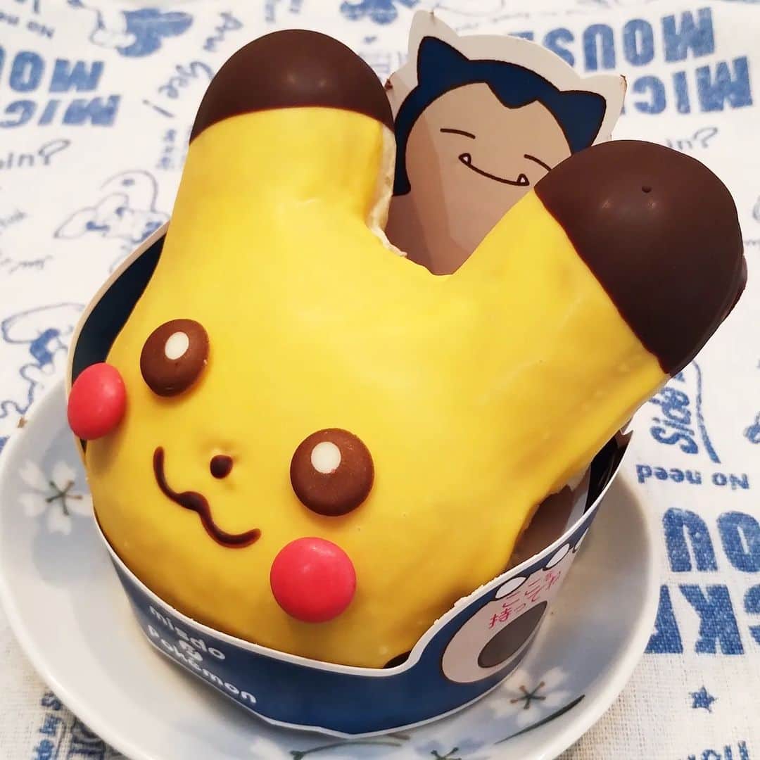 柴子のインスタグラム：「ピカチュウGetだぜ！ #散財デ部  #アマイモノスキー  #ミスド  #ピカチュウ」